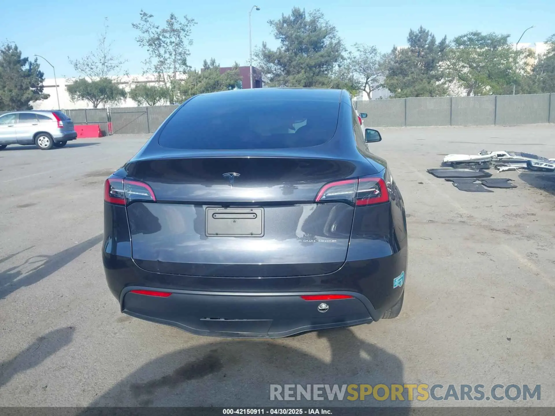 17 Photograph of a damaged car 7SAYGDEE9RF177495 TESLA MODEL Y 2024