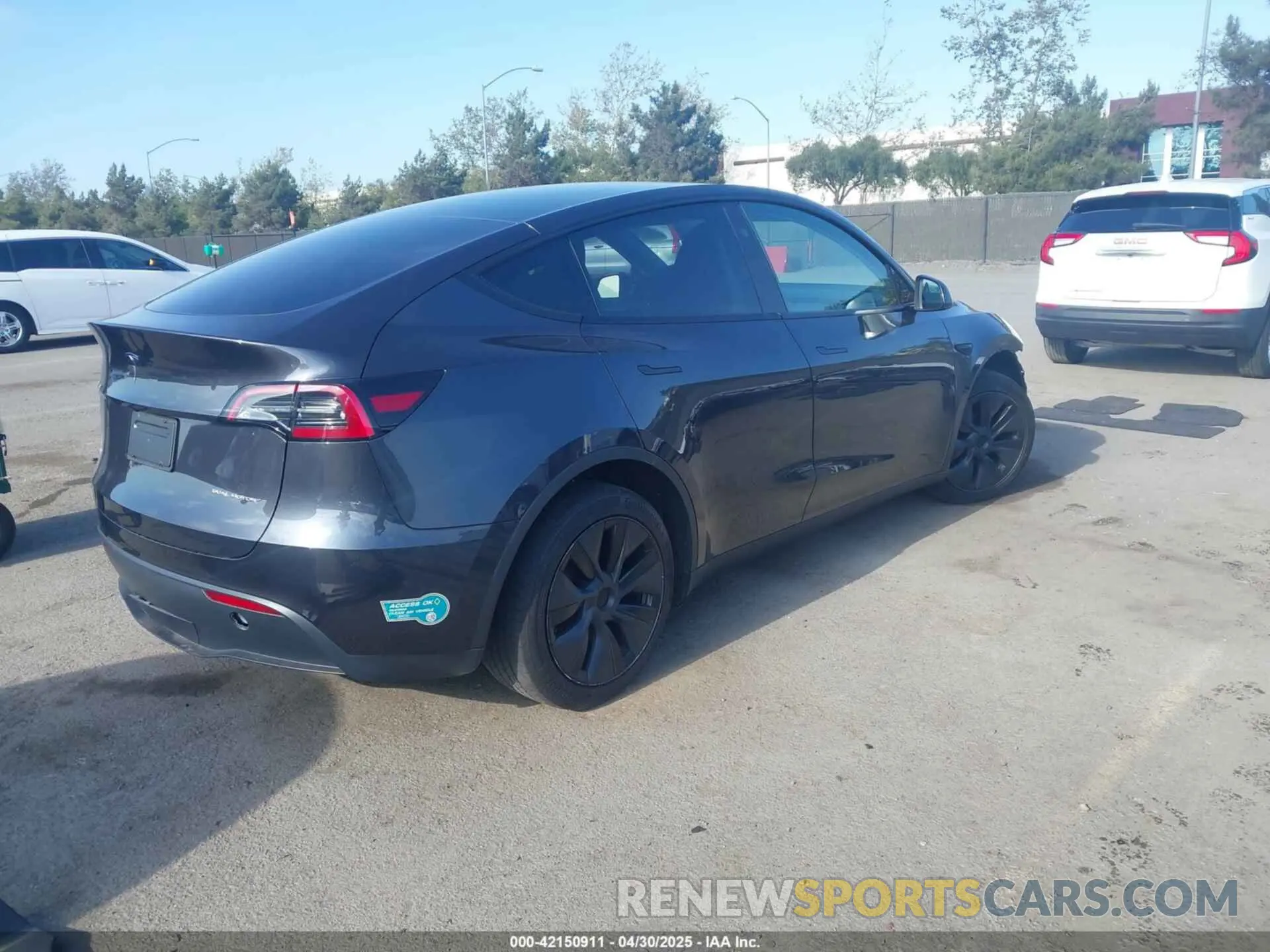 4 Photograph of a damaged car 7SAYGDEE9RF177495 TESLA MODEL Y 2024