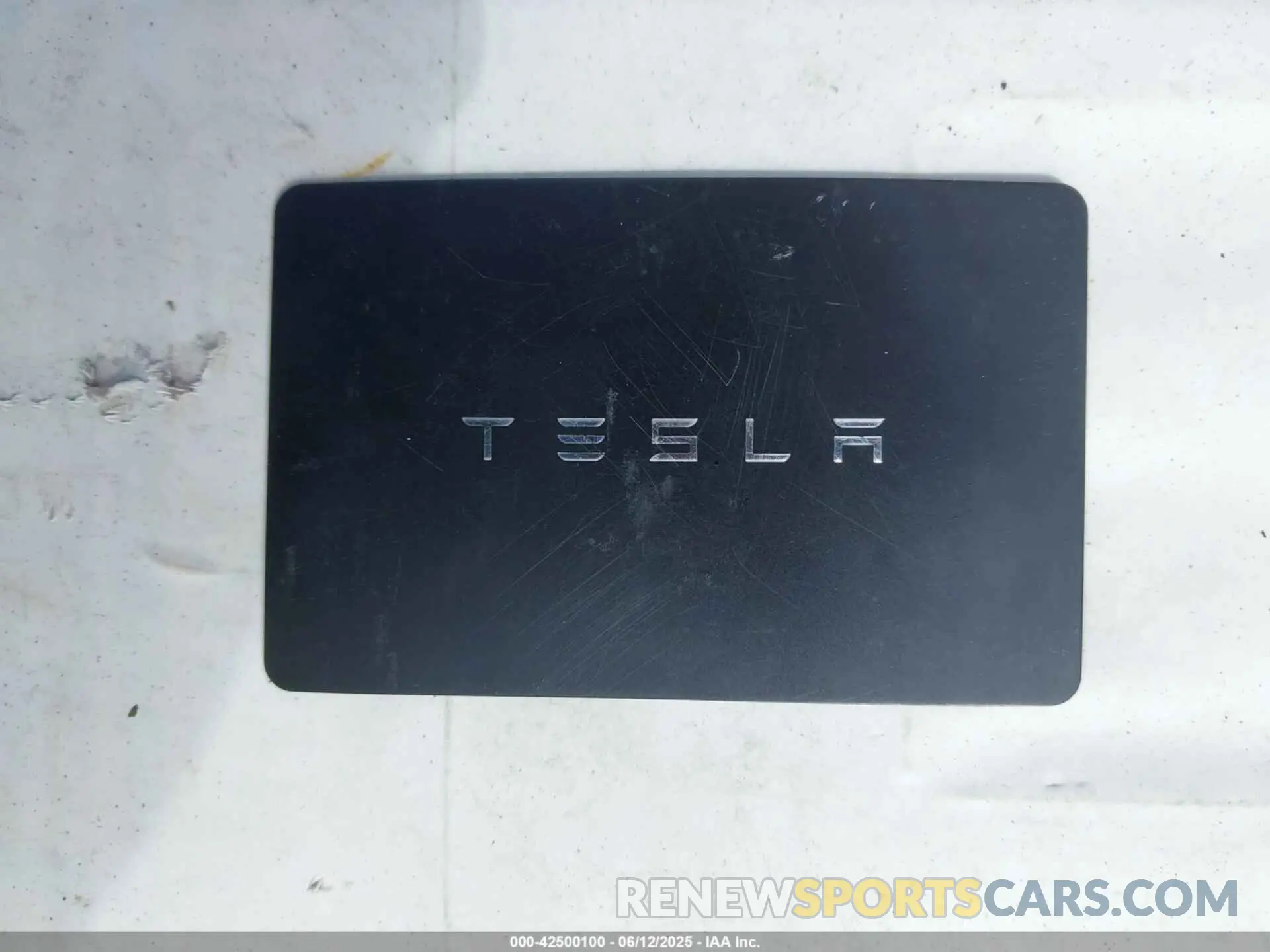 11 Photograph of a damaged car 7SAYGDEE9RF190862 TESLA MODEL Y 2024