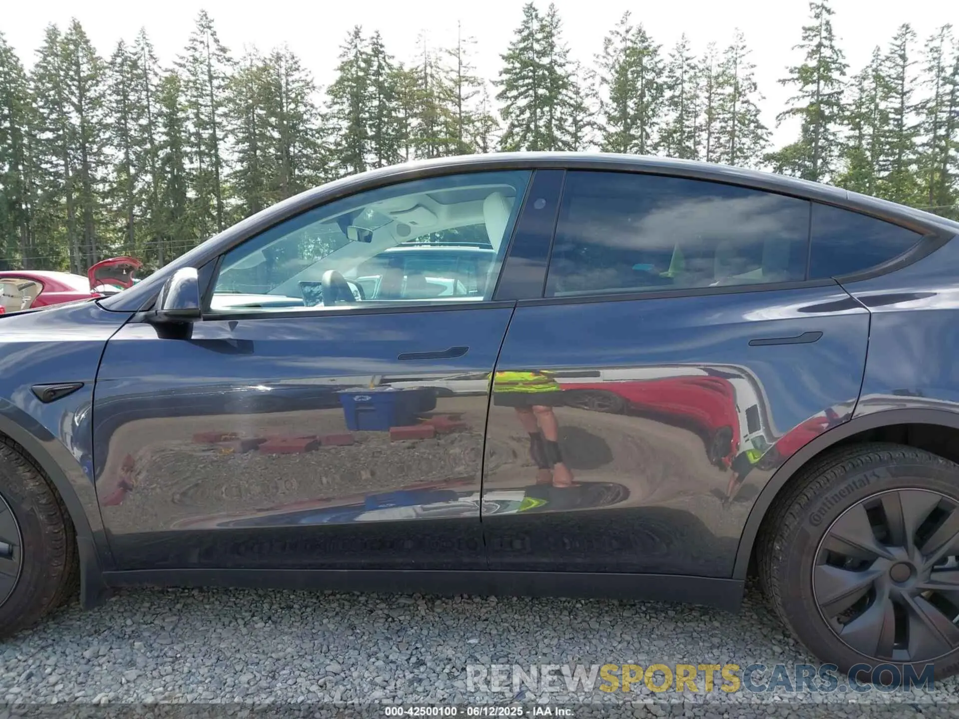 14 Photograph of a damaged car 7SAYGDEE9RF190862 TESLA MODEL Y 2024