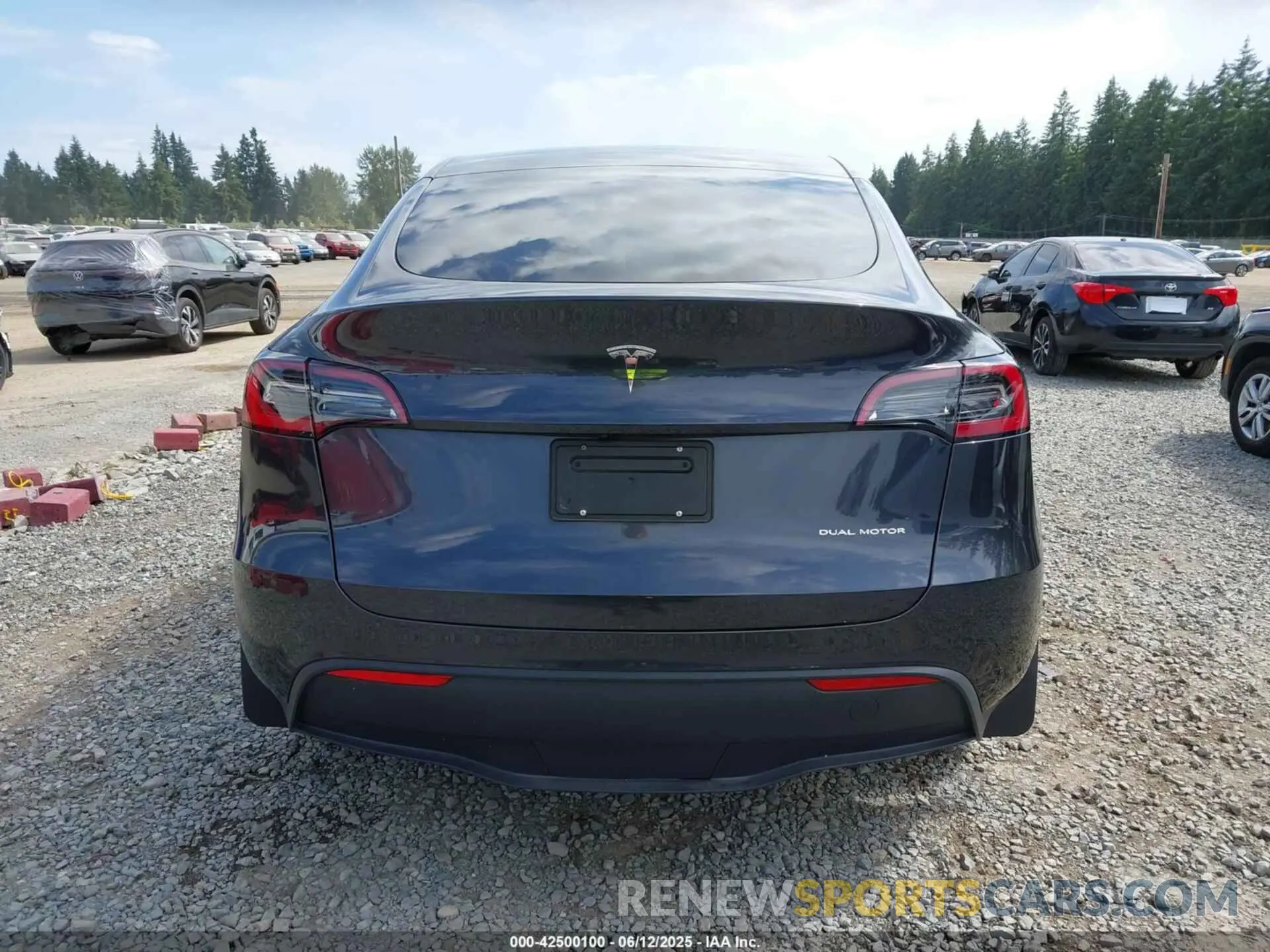 16 Photograph of a damaged car 7SAYGDEE9RF190862 TESLA MODEL Y 2024