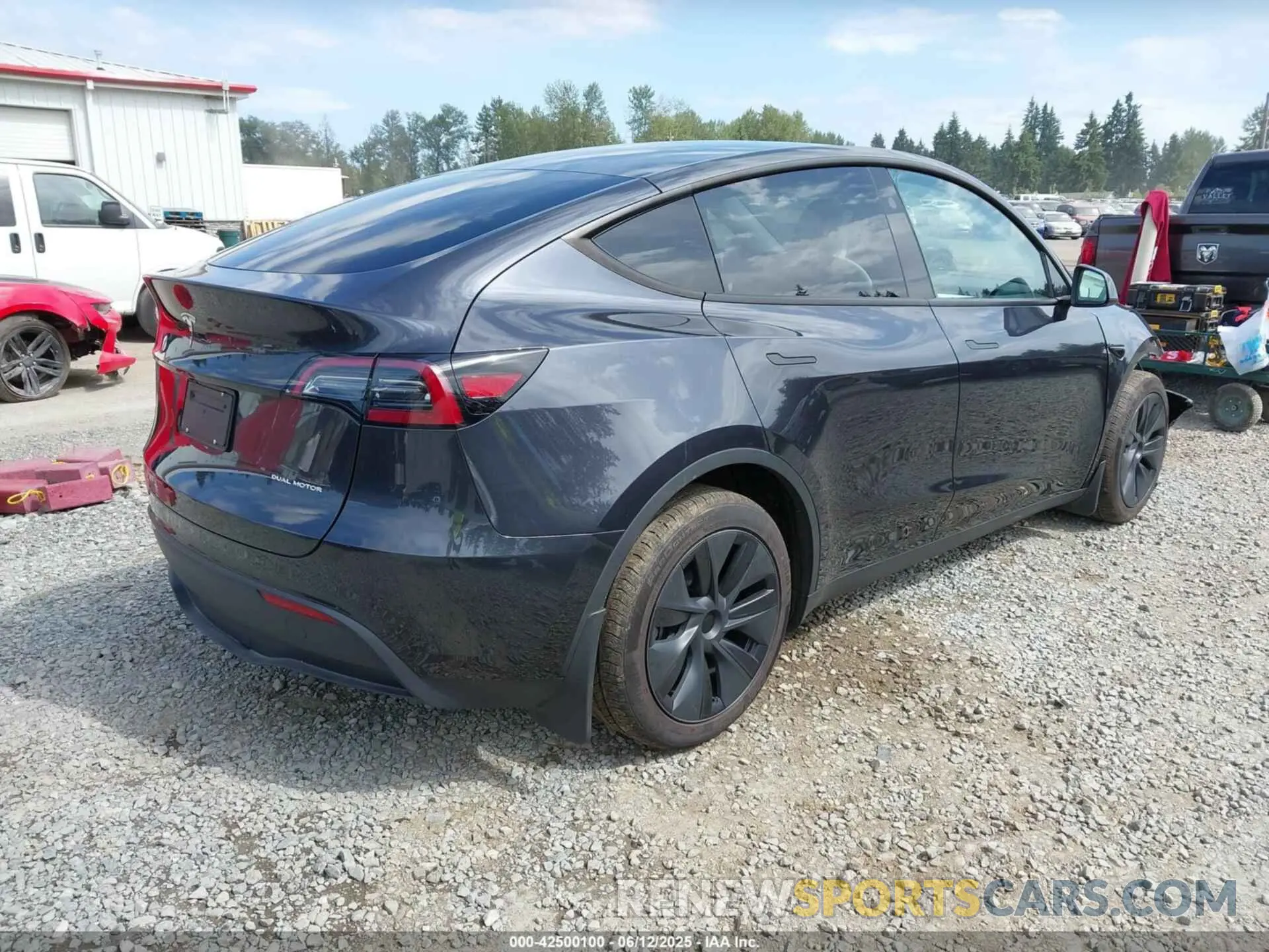 4 Photograph of a damaged car 7SAYGDEE9RF190862 TESLA MODEL Y 2024
