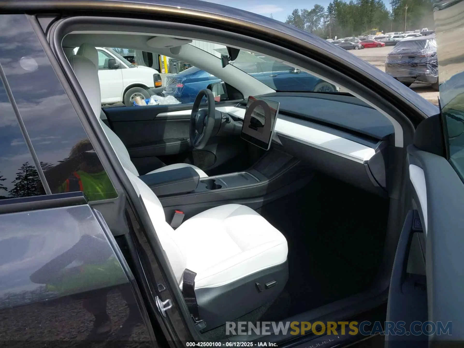 5 Photograph of a damaged car 7SAYGDEE9RF190862 TESLA MODEL Y 2024