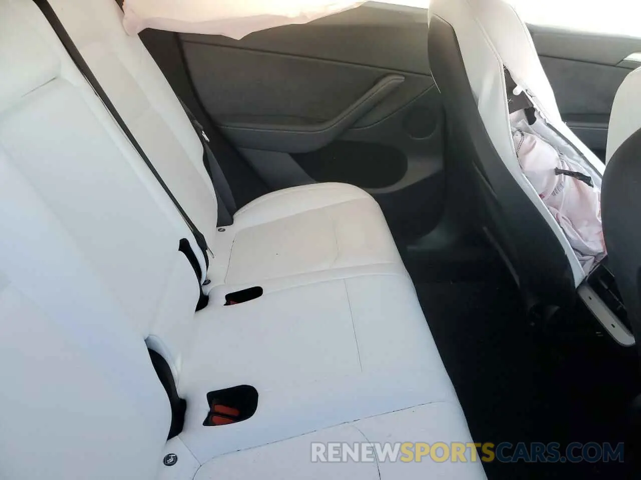 10 Photograph of a damaged car 7SAYGDEE9RF194409 TESLA MODEL Y 2024