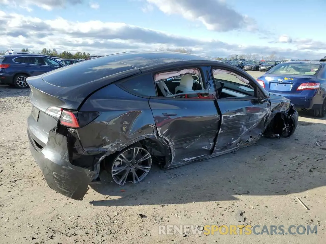 3 Photograph of a damaged car 7SAYGDEE9RF194409 TESLA MODEL Y 2024