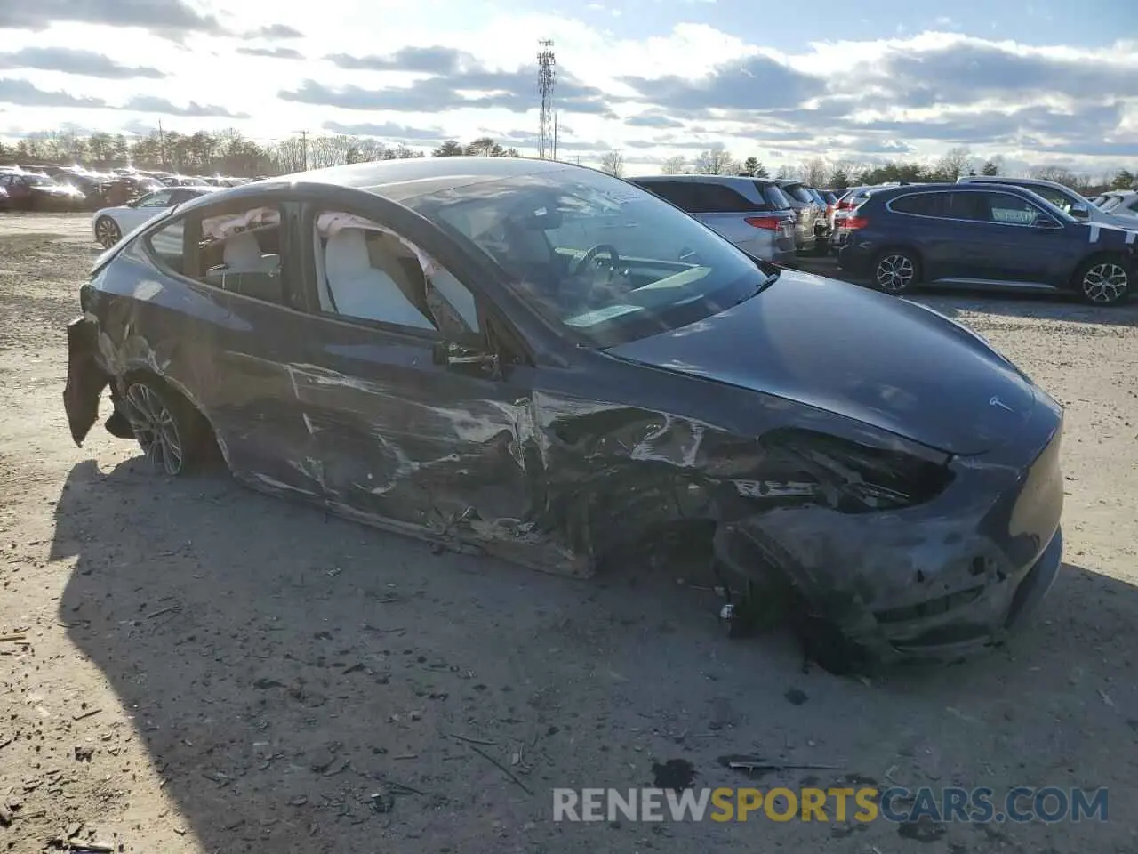 4 Photograph of a damaged car 7SAYGDEE9RF194409 TESLA MODEL Y 2024