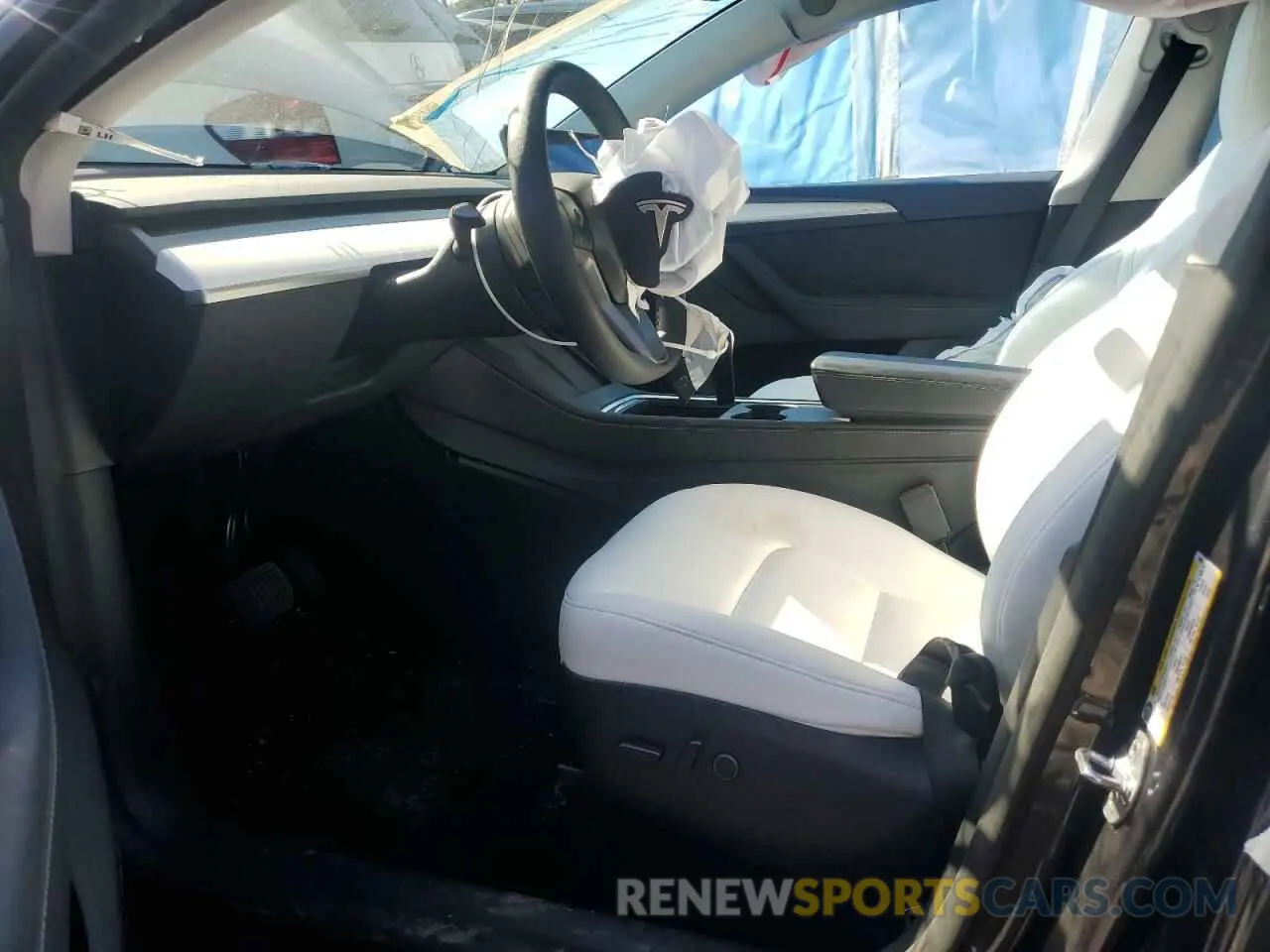 7 Photograph of a damaged car 7SAYGDEE9RF194409 TESLA MODEL Y 2024