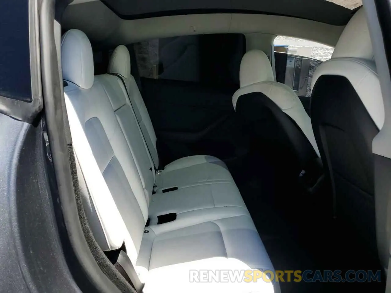 10 Photograph of a damaged car 7SAYGDEEXRA215975 TESLA MODEL Y 2024