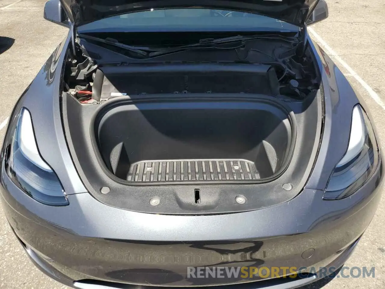 11 Photograph of a damaged car 7SAYGDEEXRA215975 TESLA MODEL Y 2024