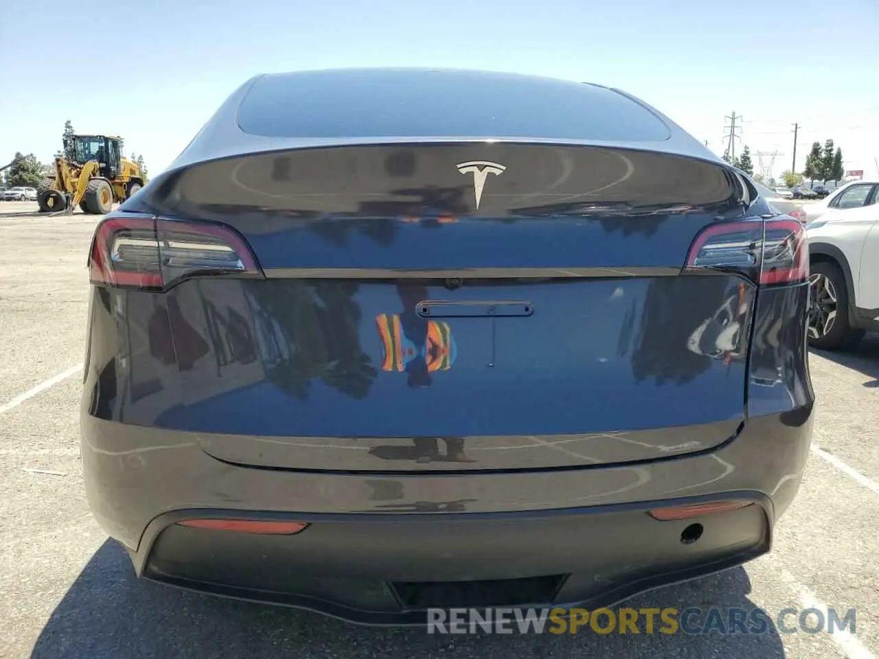 6 Photograph of a damaged car 7SAYGDEEXRA215975 TESLA MODEL Y 2024