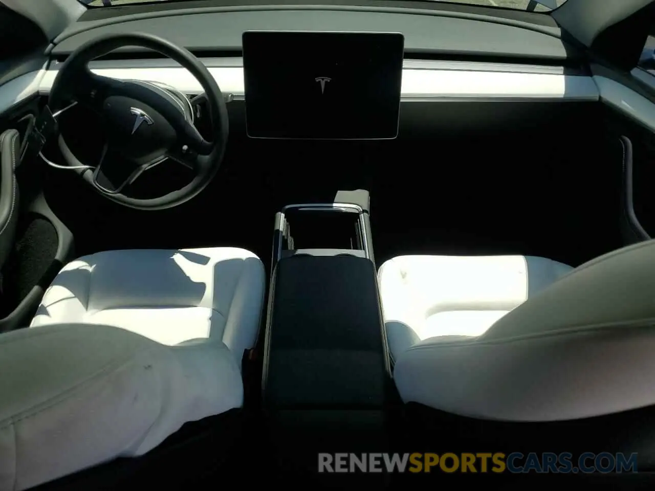 8 Photograph of a damaged car 7SAYGDEEXRA215975 TESLA MODEL Y 2024