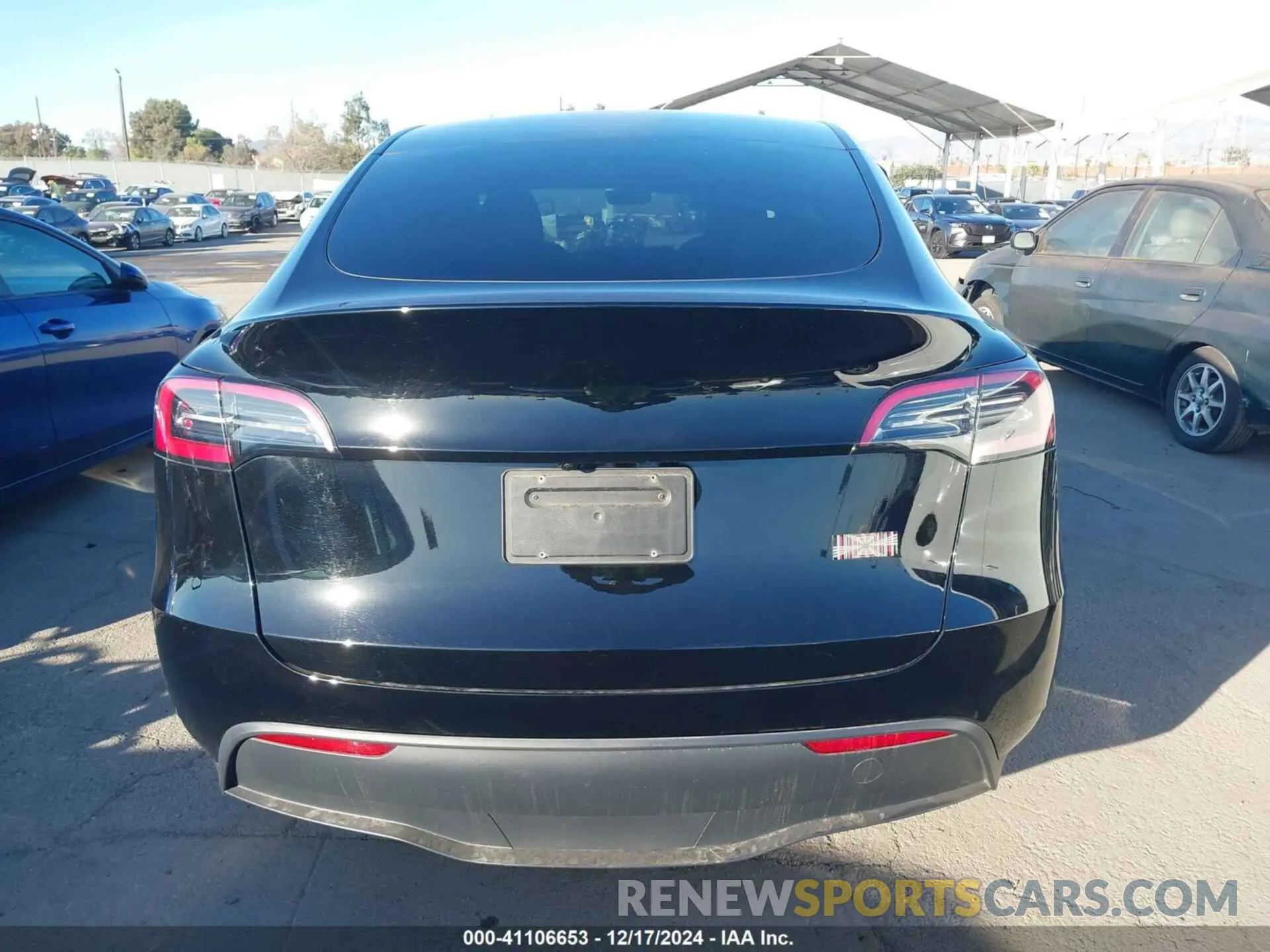 16 Photograph of a damaged car 7SAYGDEEXRA216186 TESLA MODEL Y 2024