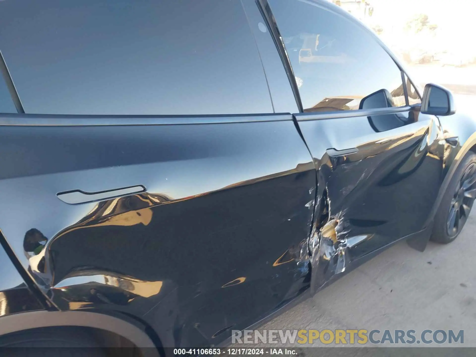 6 Photograph of a damaged car 7SAYGDEEXRA216186 TESLA MODEL Y 2024