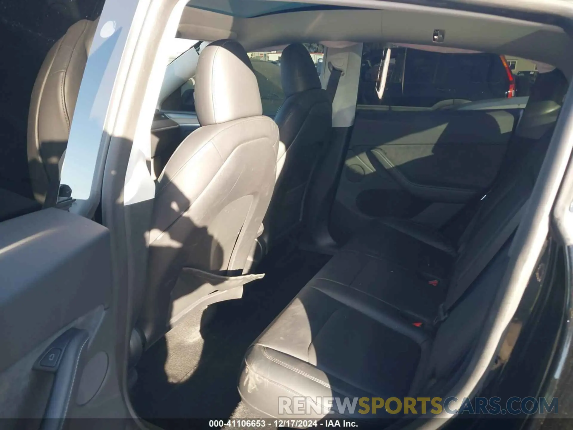 8 Photograph of a damaged car 7SAYGDEEXRA216186 TESLA MODEL Y 2024
