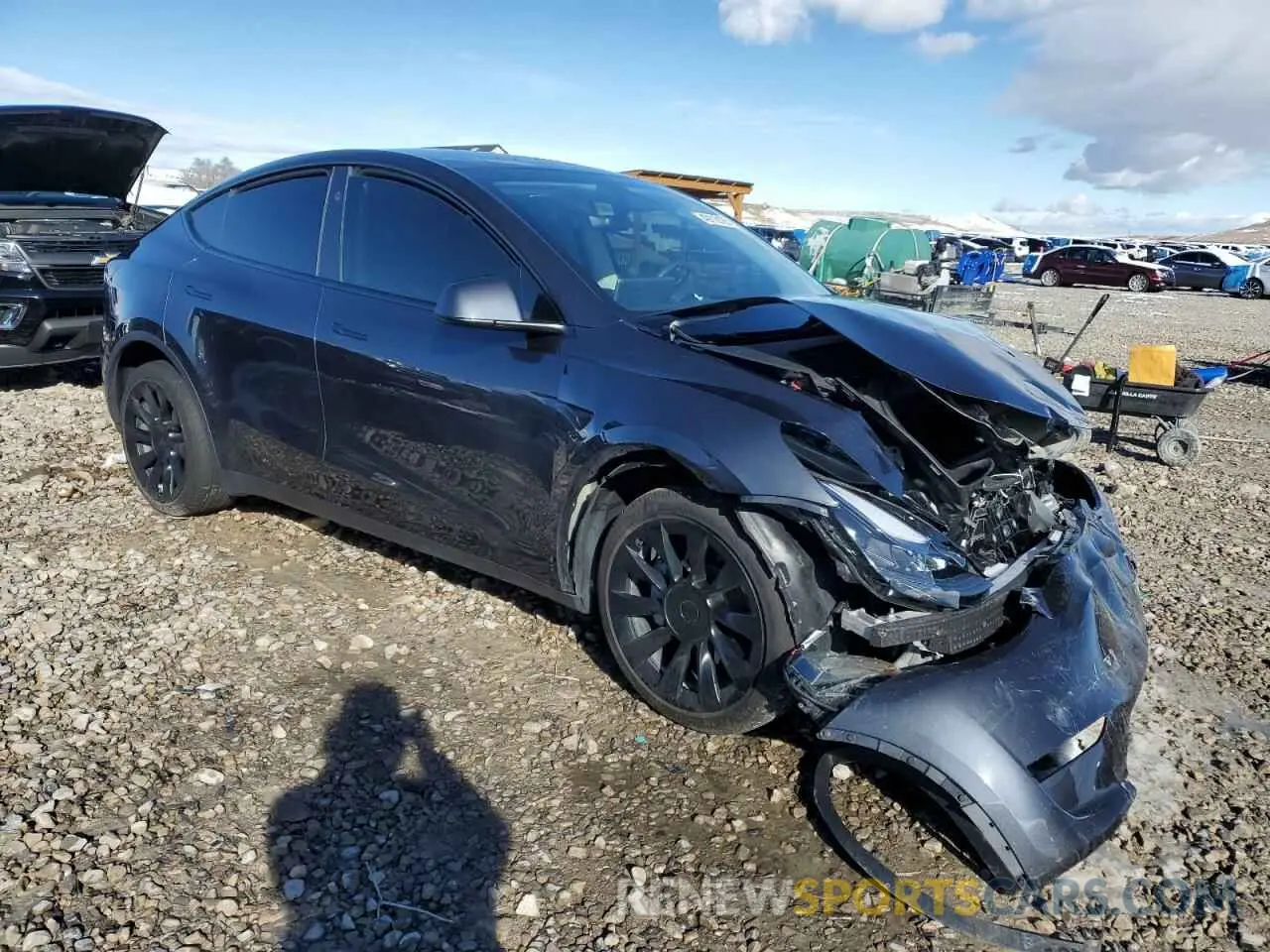 4 Photograph of a damaged car 7SAYGDEEXRA222408 TESLA MODEL Y 2024