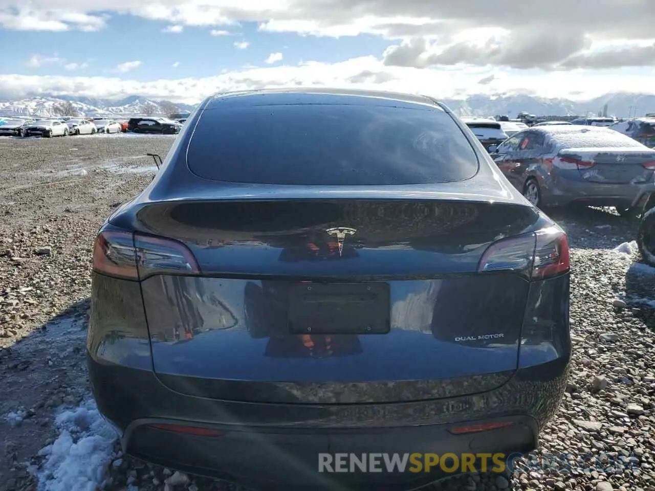 6 Photograph of a damaged car 7SAYGDEEXRA222408 TESLA MODEL Y 2024