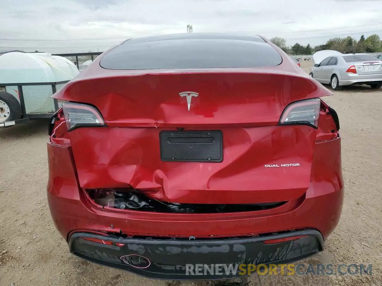 6 Photograph of a damaged car 7SAYGDEEXRA224319 TESLA MODEL Y 2024