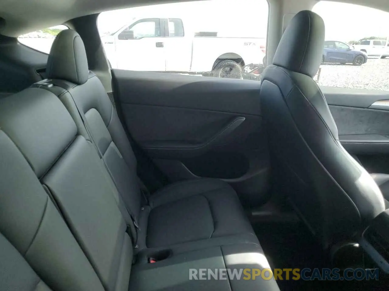 11 Photograph of a damaged car 7SAYGDEEXRA230413 TESLA MODEL Y 2024