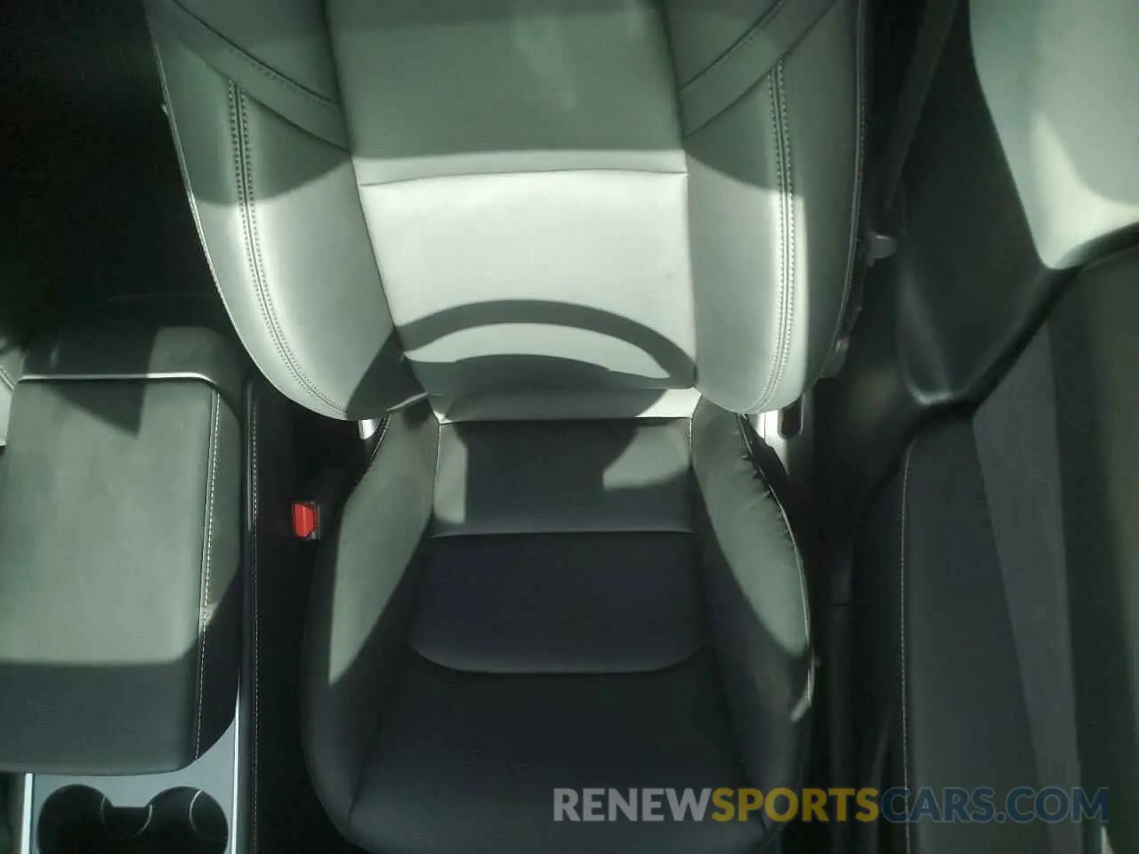 8 Photograph of a damaged car 7SAYGDEEXRA230413 TESLA MODEL Y 2024