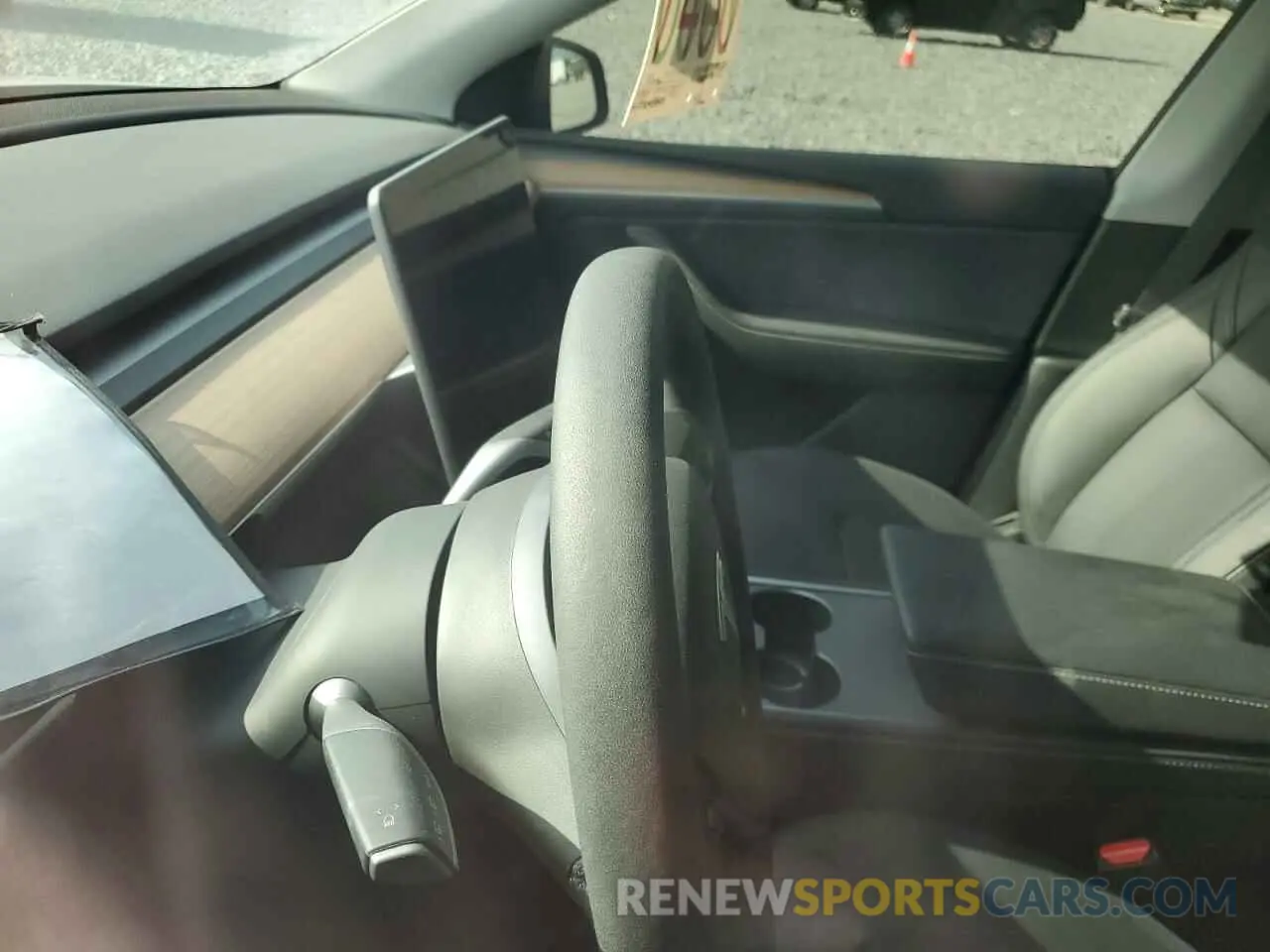 9 Photograph of a damaged car 7SAYGDEEXRA230413 TESLA MODEL Y 2024