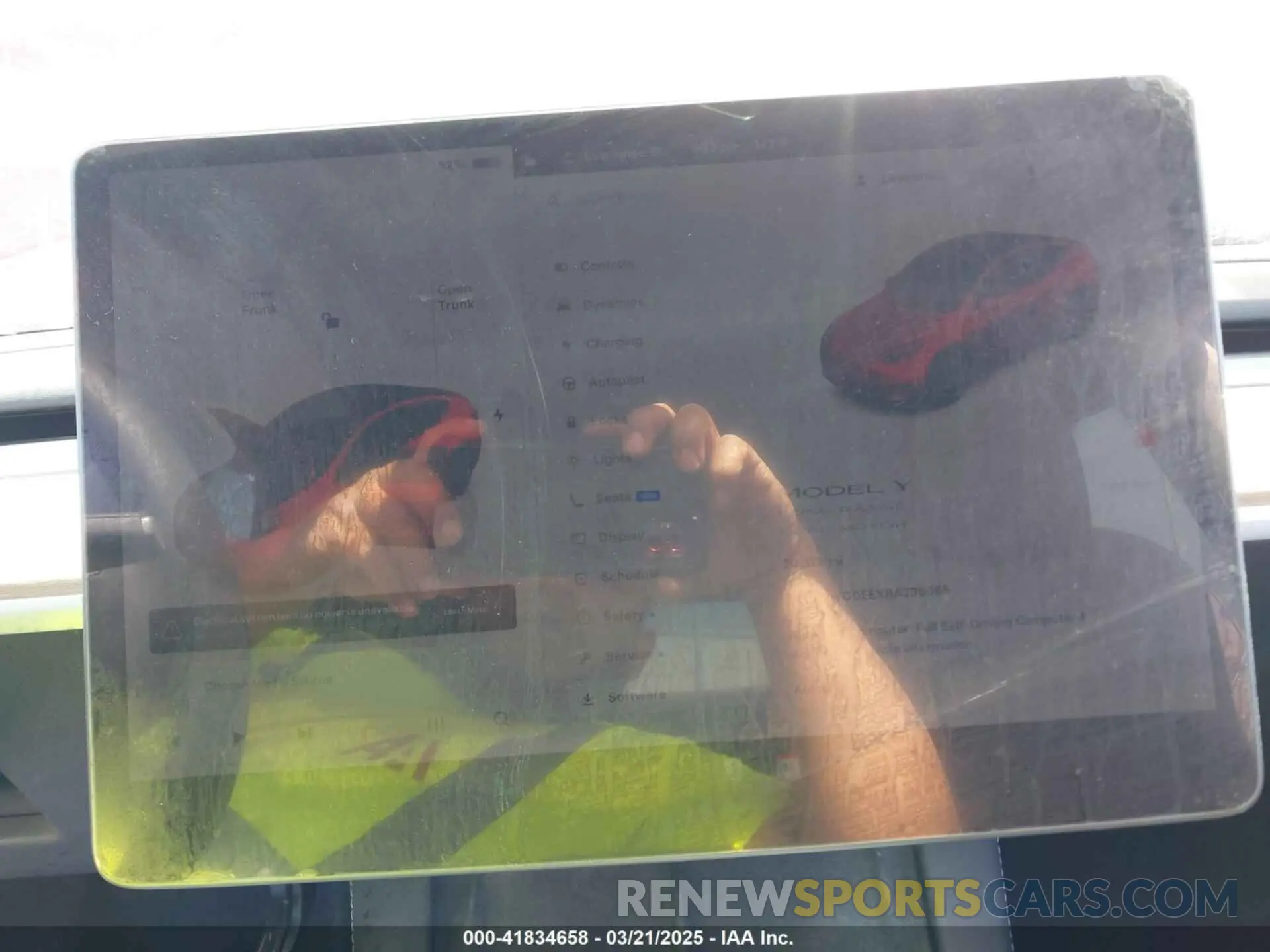 18 Photograph of a damaged car 7SAYGDEEXRA236065 TESLA MODEL Y 2024