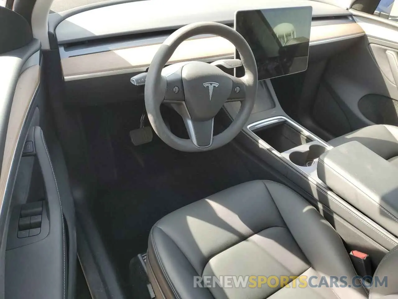 8 Photograph of a damaged car 7SAYGDEEXRA237216 TESLA MODEL Y 2024