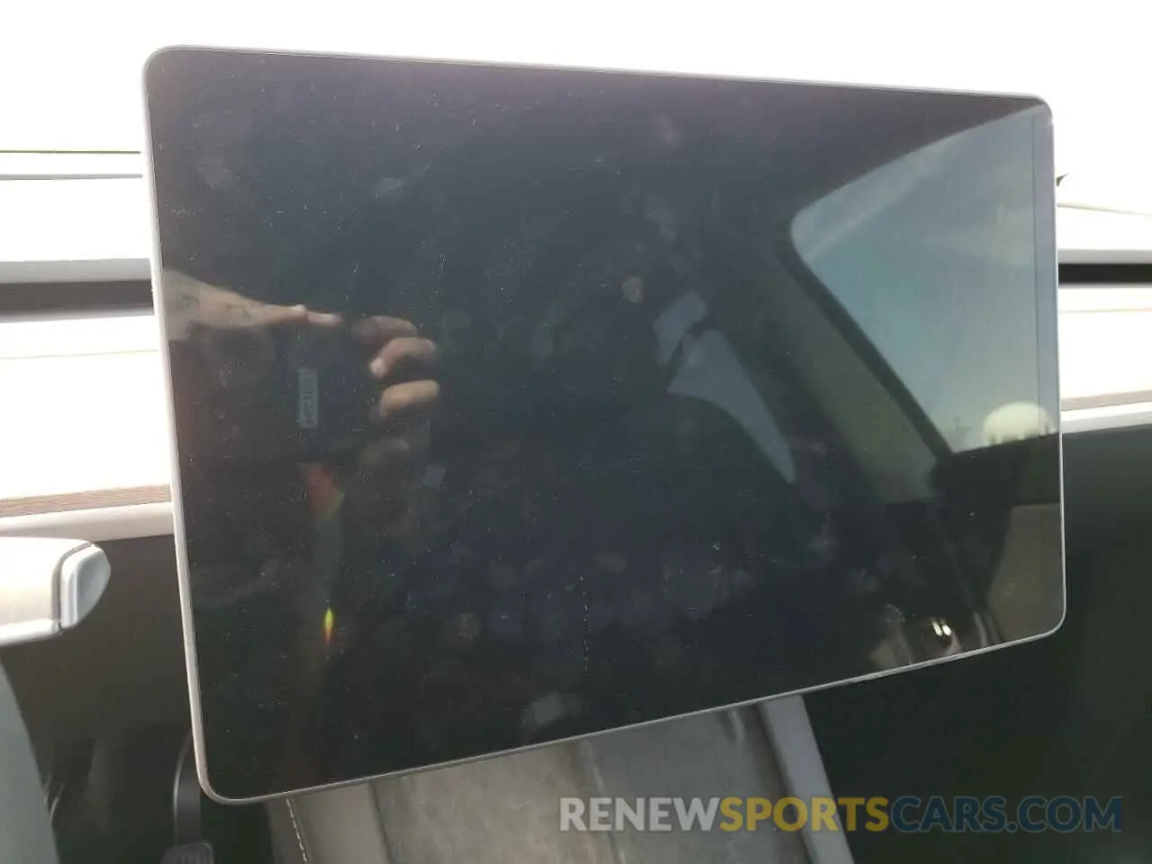 9 Photograph of a damaged car 7SAYGDEEXRA237216 TESLA MODEL Y 2024