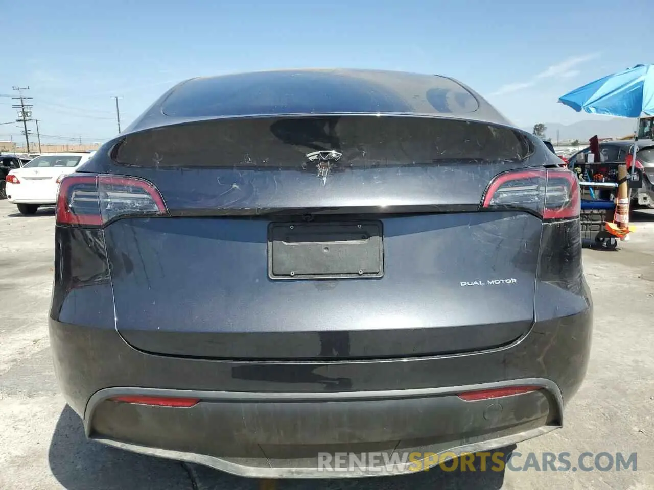 6 Photograph of a damaged car 7SAYGDEEXRA237667 TESLA MODEL Y 2024