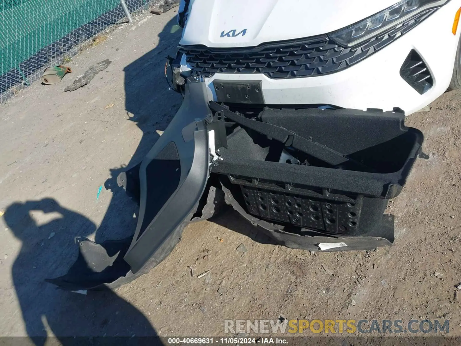 12 Photograph of a damaged car 7SAYGDEEXRA250886 TESLA MODEL Y 2024