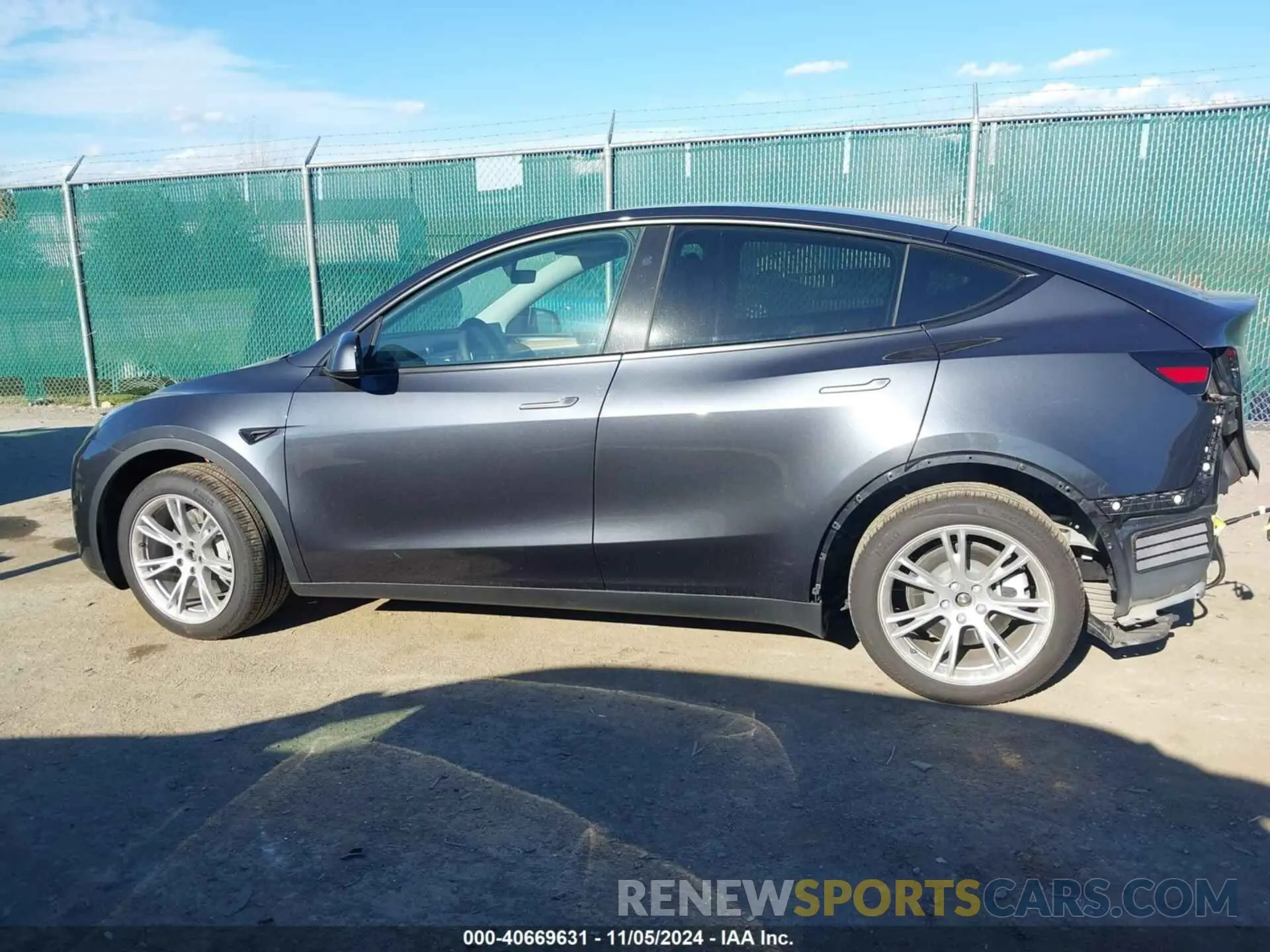 15 Photograph of a damaged car 7SAYGDEEXRA250886 TESLA MODEL Y 2024