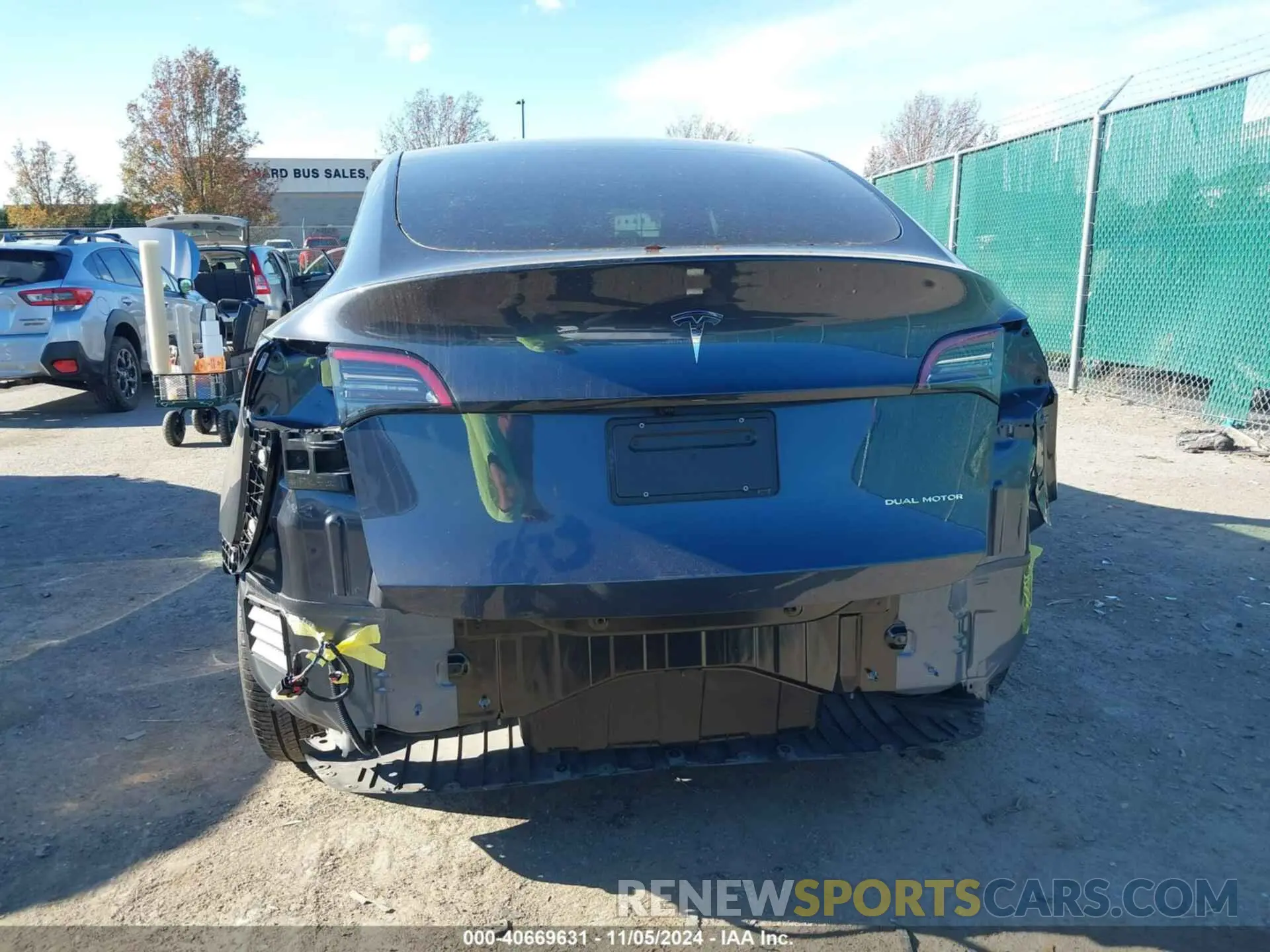 17 Photograph of a damaged car 7SAYGDEEXRA250886 TESLA MODEL Y 2024
