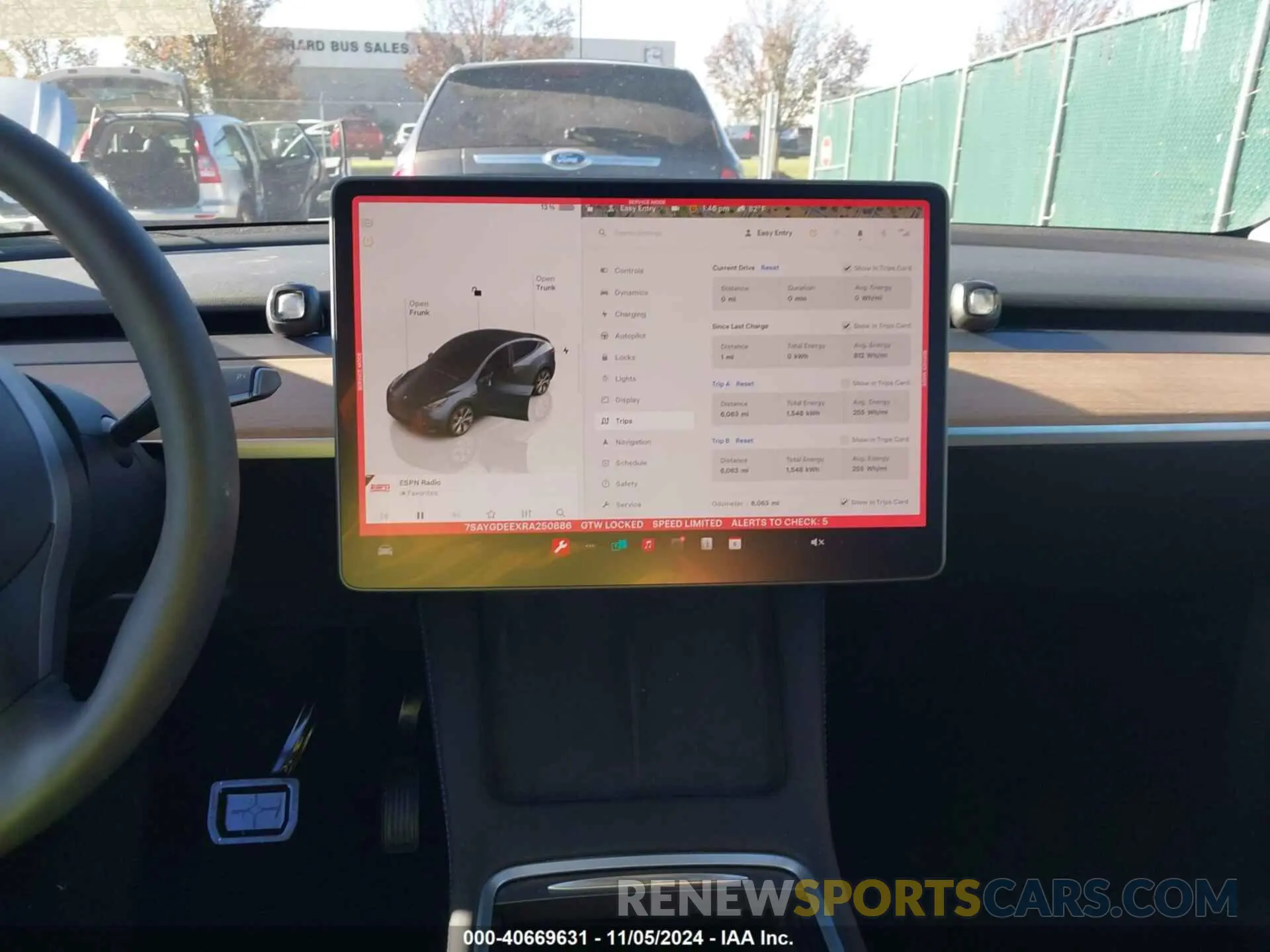 19 Photograph of a damaged car 7SAYGDEEXRA250886 TESLA MODEL Y 2024