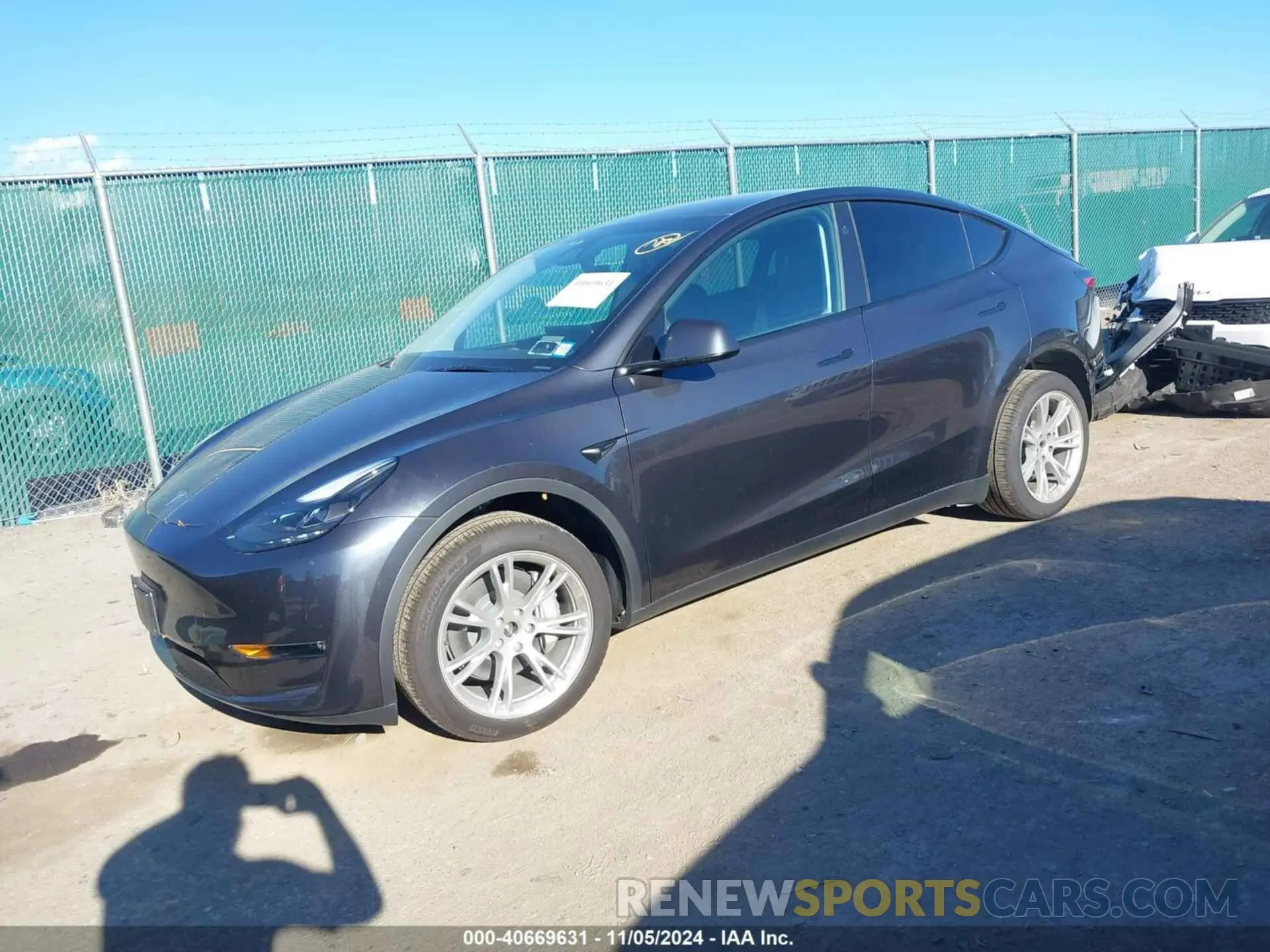 2 Photograph of a damaged car 7SAYGDEEXRA250886 TESLA MODEL Y 2024