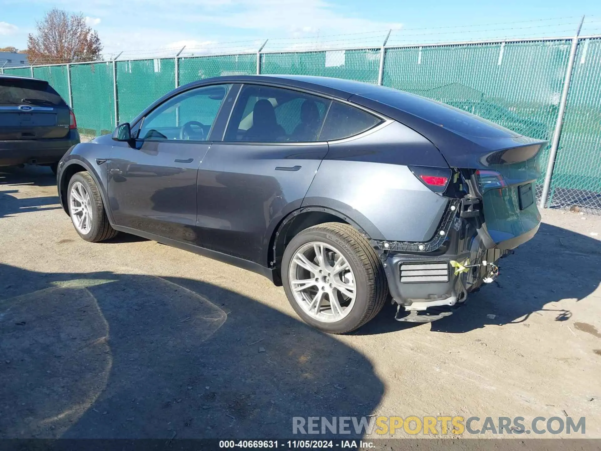 3 Photograph of a damaged car 7SAYGDEEXRA250886 TESLA MODEL Y 2024
