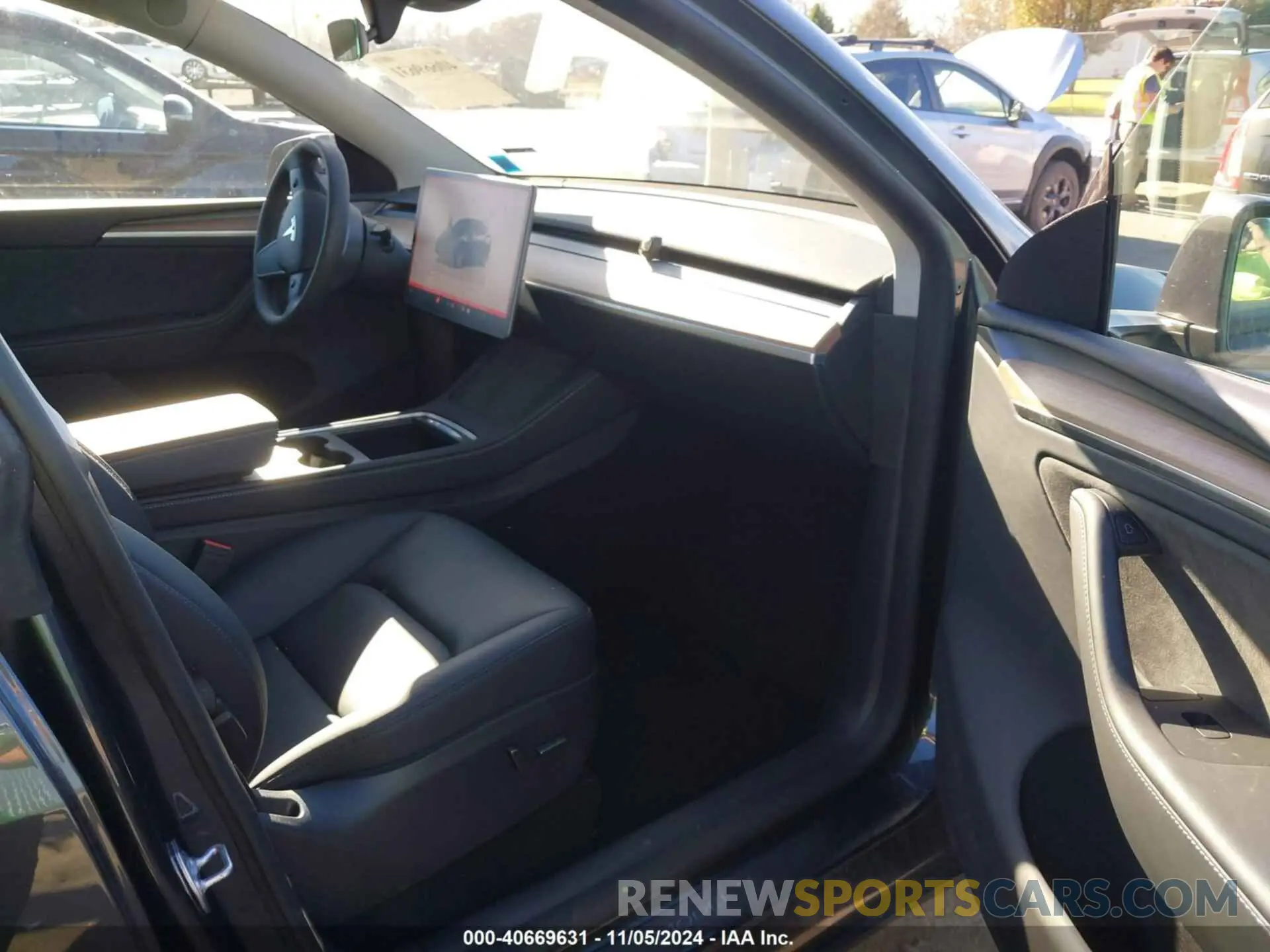 5 Photograph of a damaged car 7SAYGDEEXRA250886 TESLA MODEL Y 2024