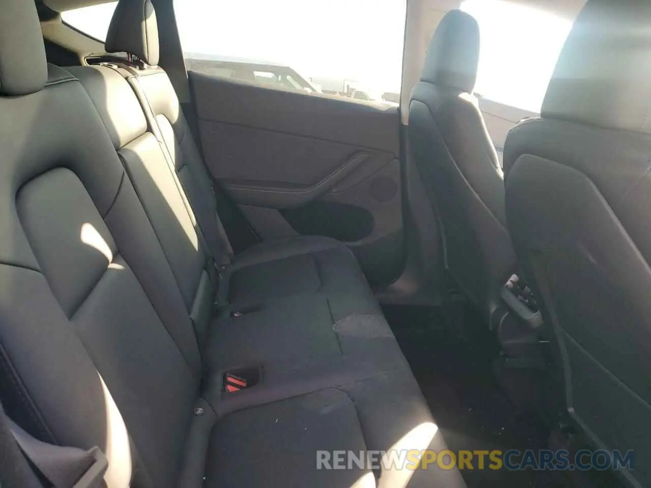 10 Photograph of a damaged car 7SAYGDEEXRA251147 TESLA MODEL Y 2024