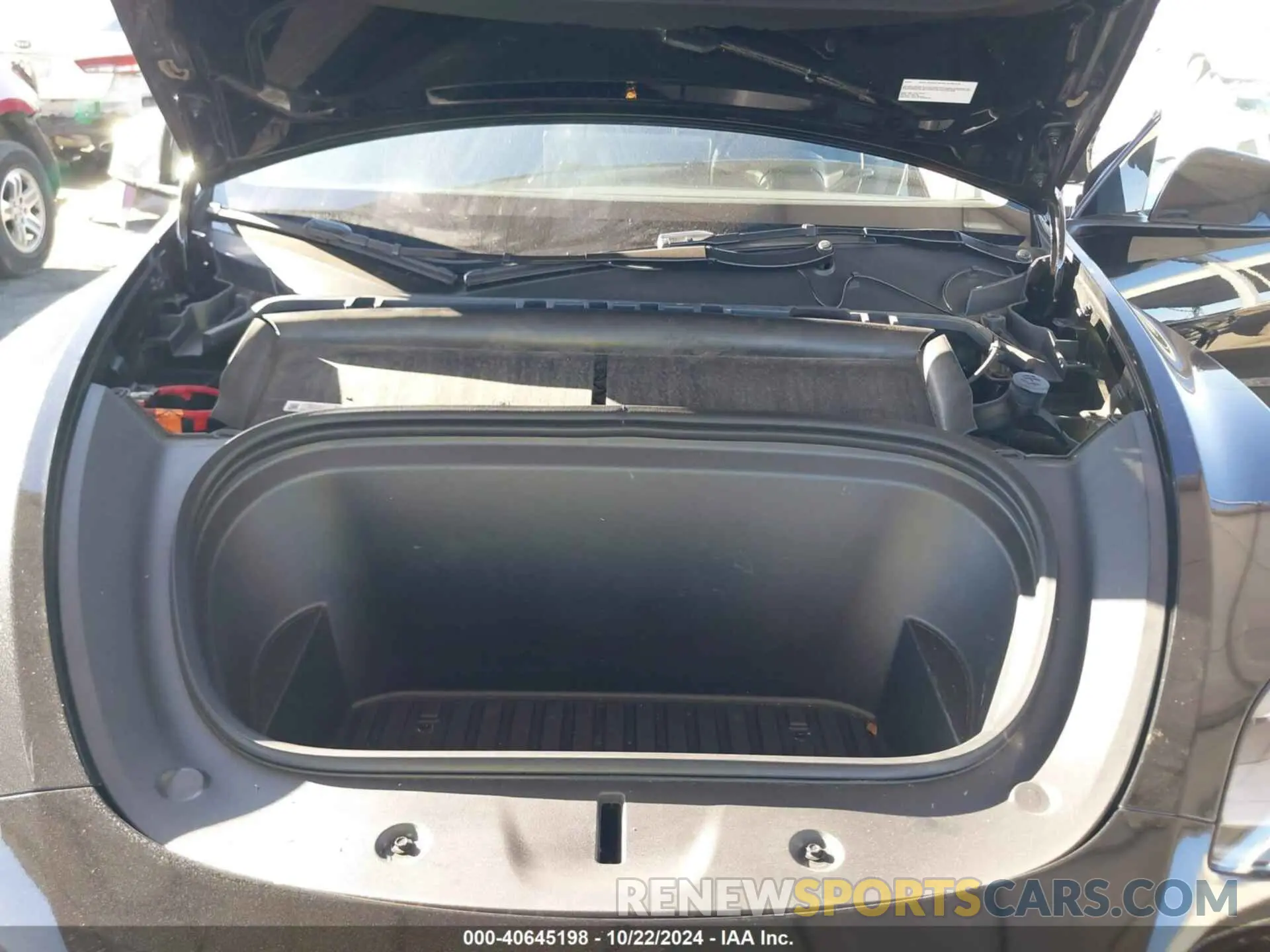 10 Photograph of a damaged car 7SAYGDEEXRA252203 TESLA MODEL Y 2024