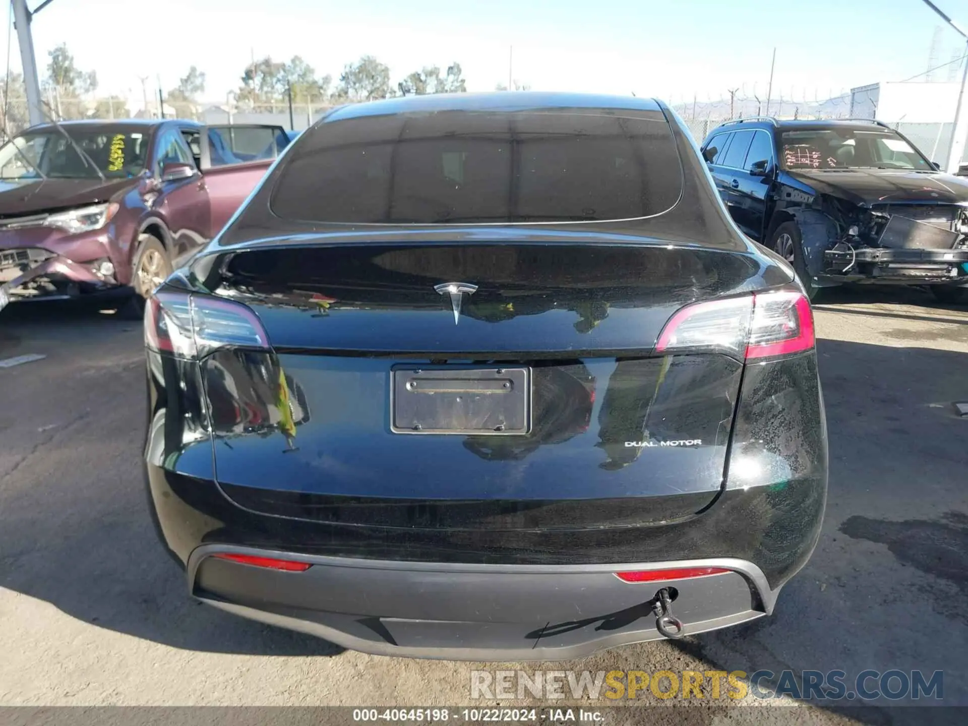 16 Photograph of a damaged car 7SAYGDEEXRA252203 TESLA MODEL Y 2024