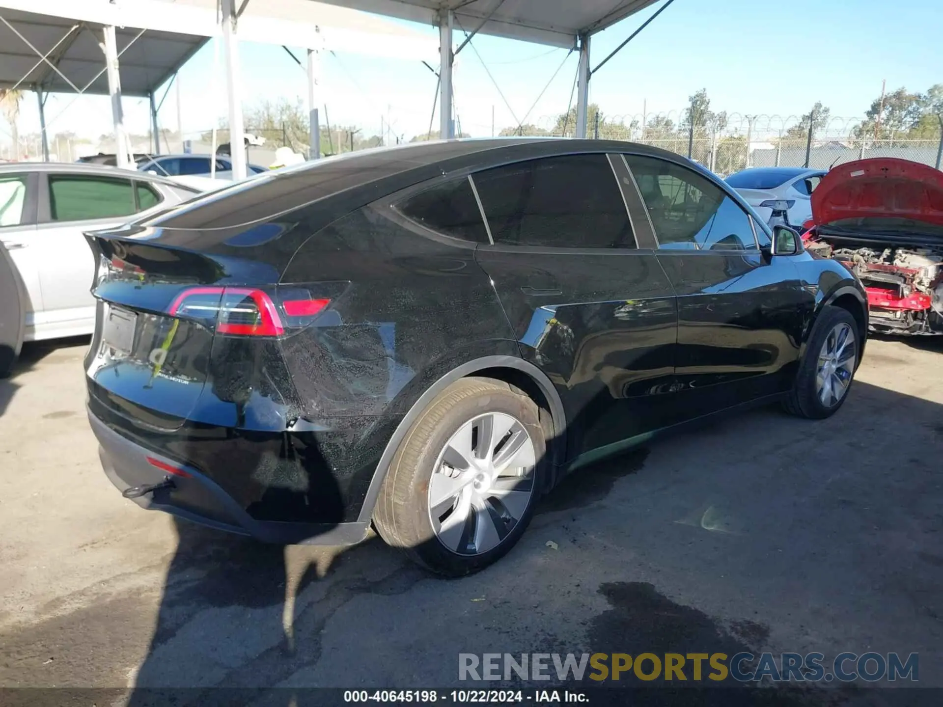 4 Photograph of a damaged car 7SAYGDEEXRA252203 TESLA MODEL Y 2024