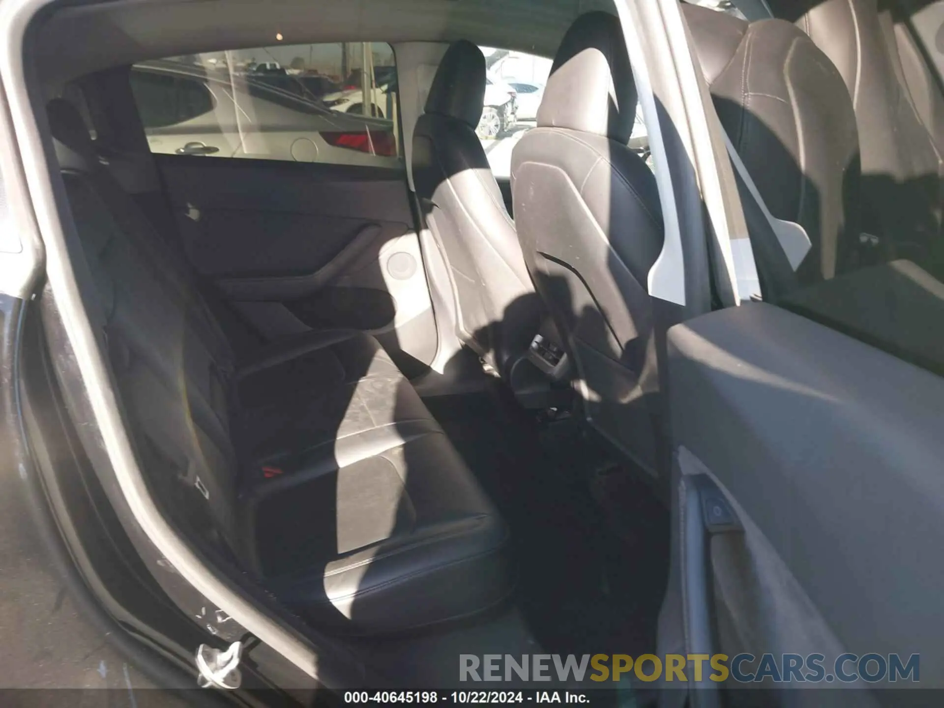 8 Photograph of a damaged car 7SAYGDEEXRA252203 TESLA MODEL Y 2024