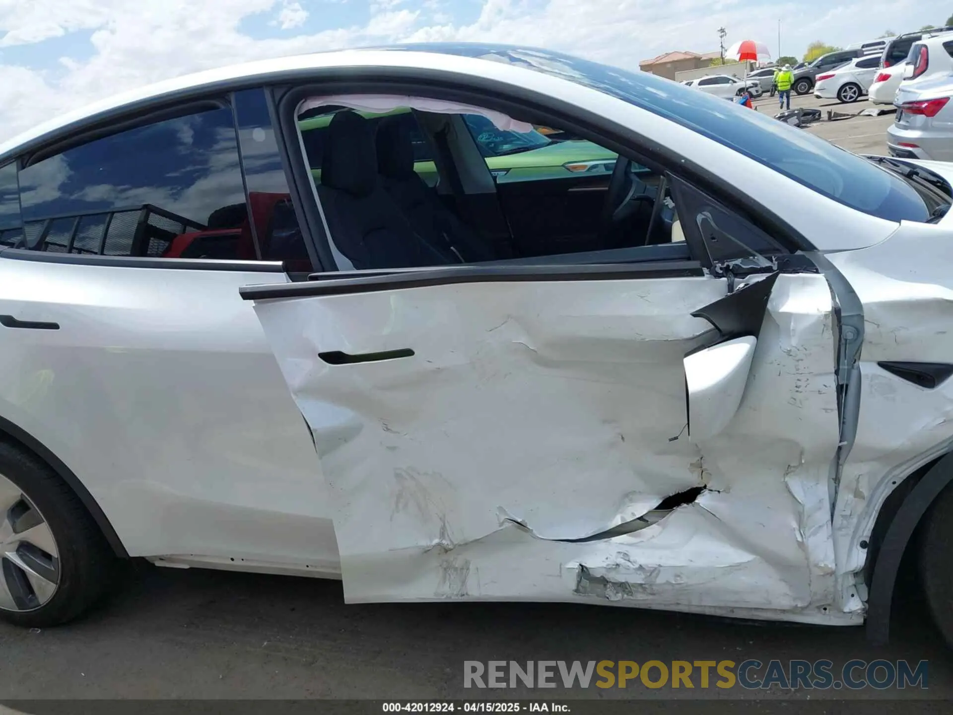 12 Photograph of a damaged car 7SAYGDEEXRA257658 TESLA MODEL Y 2024