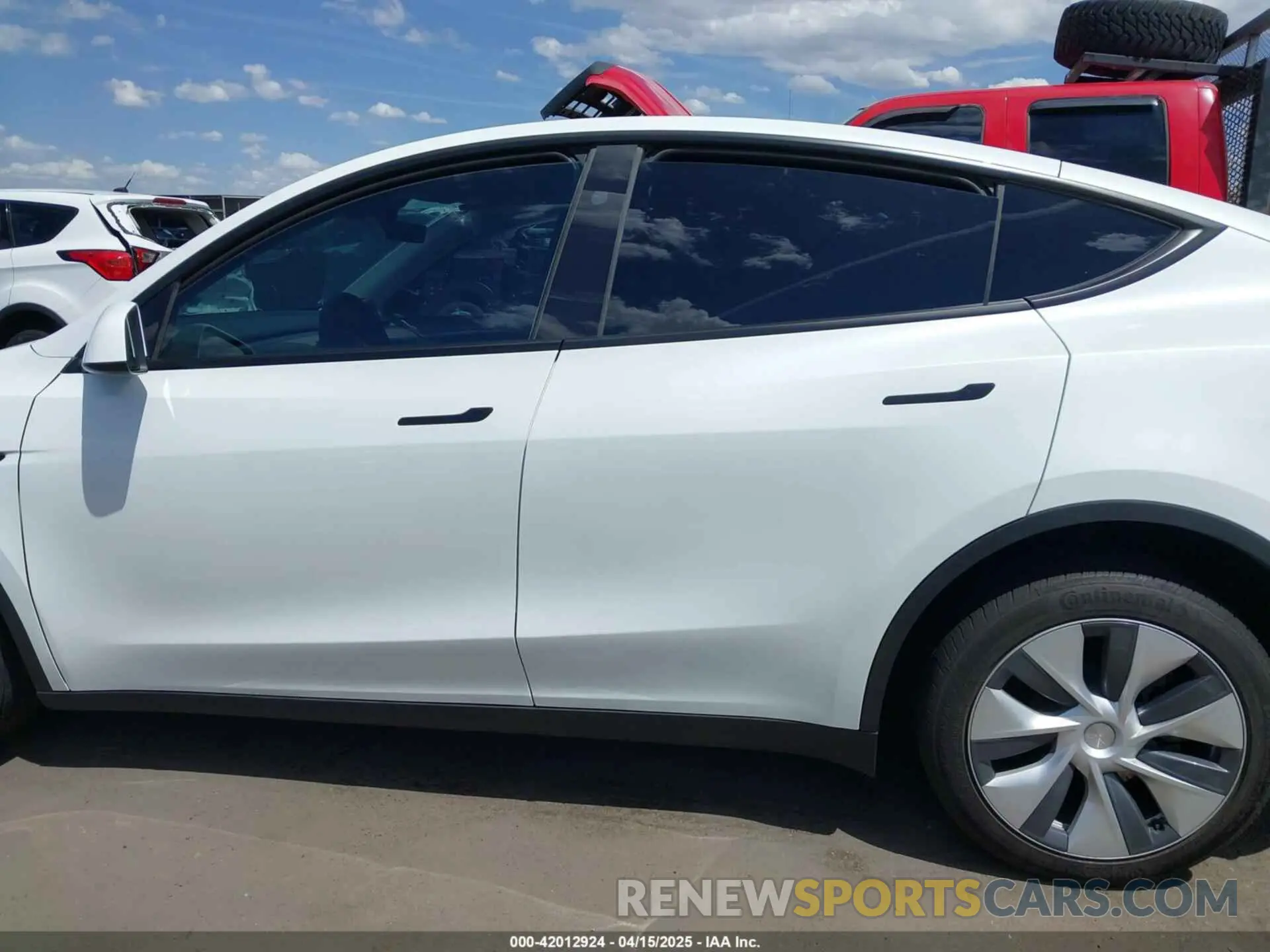 13 Photograph of a damaged car 7SAYGDEEXRA257658 TESLA MODEL Y 2024