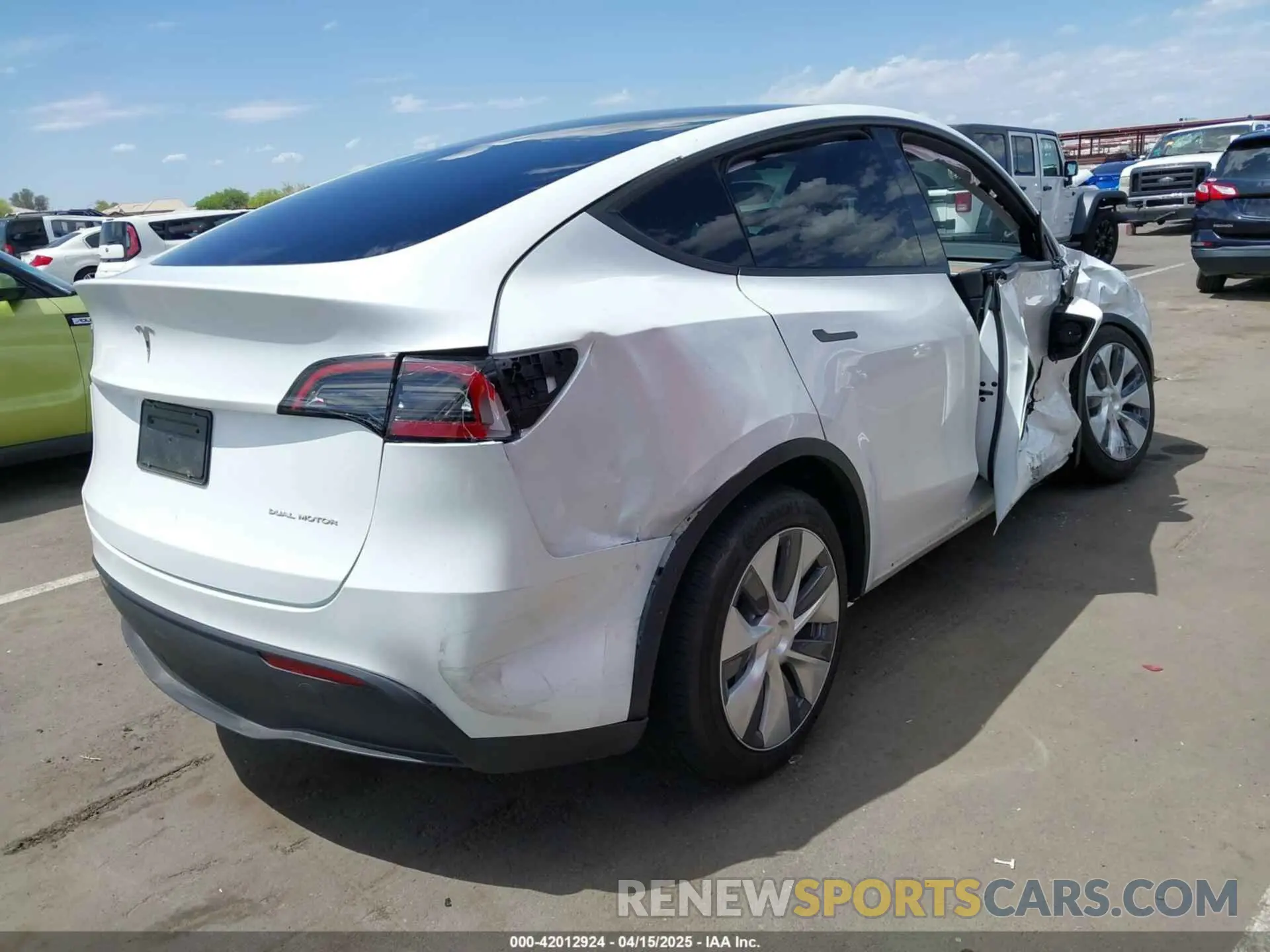 4 Photograph of a damaged car 7SAYGDEEXRA257658 TESLA MODEL Y 2024