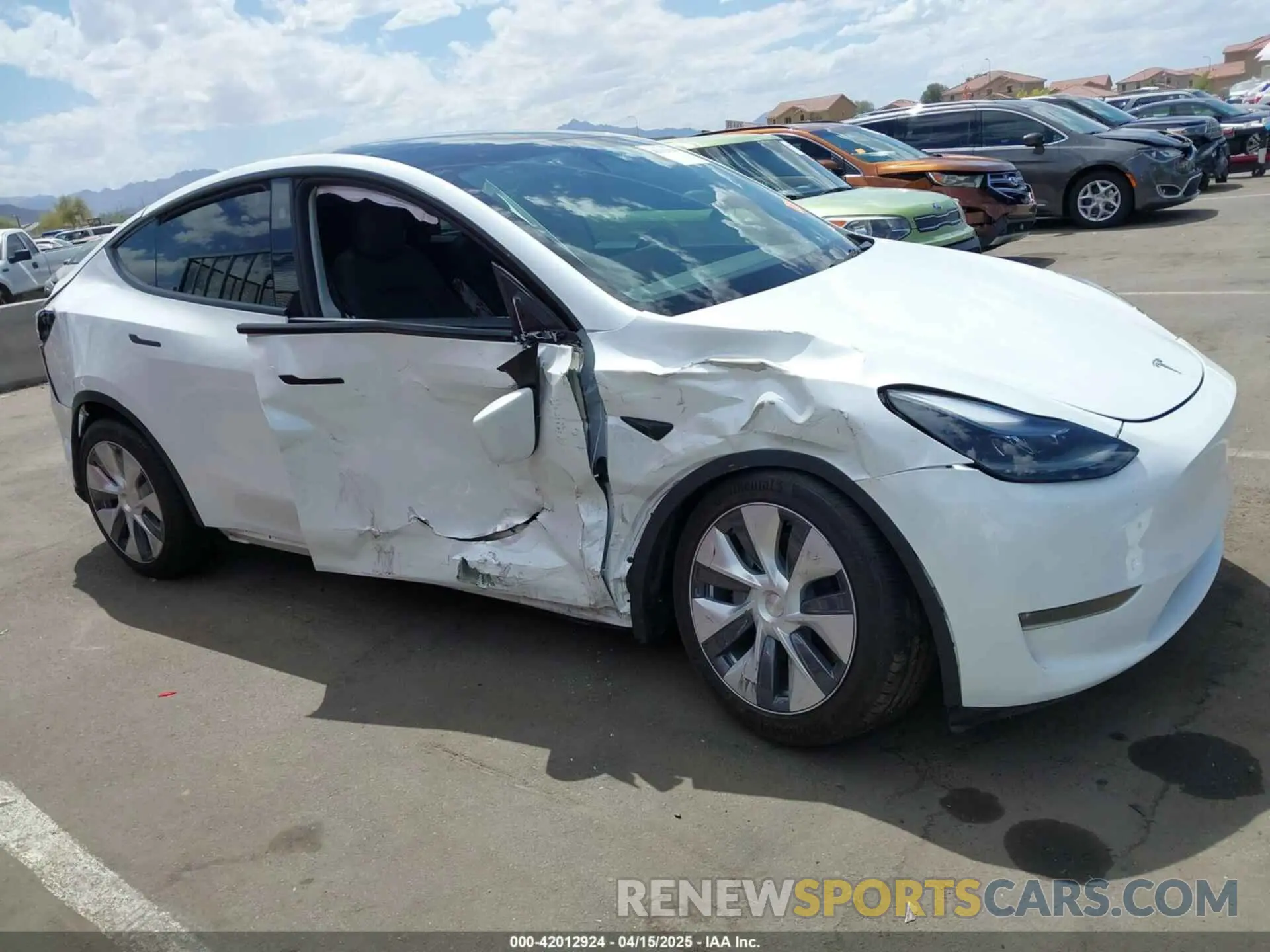 6 Photograph of a damaged car 7SAYGDEEXRA257658 TESLA MODEL Y 2024