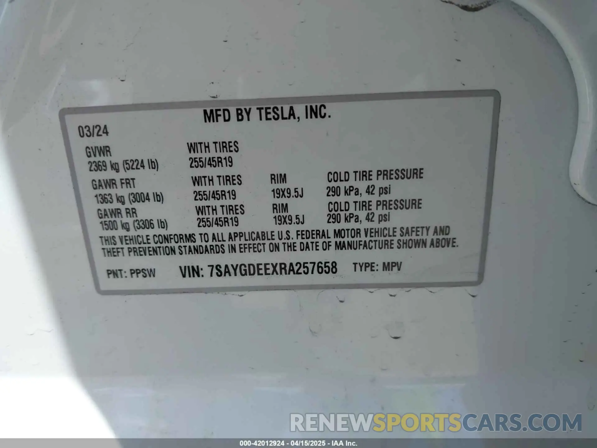 9 Photograph of a damaged car 7SAYGDEEXRA257658 TESLA MODEL Y 2024