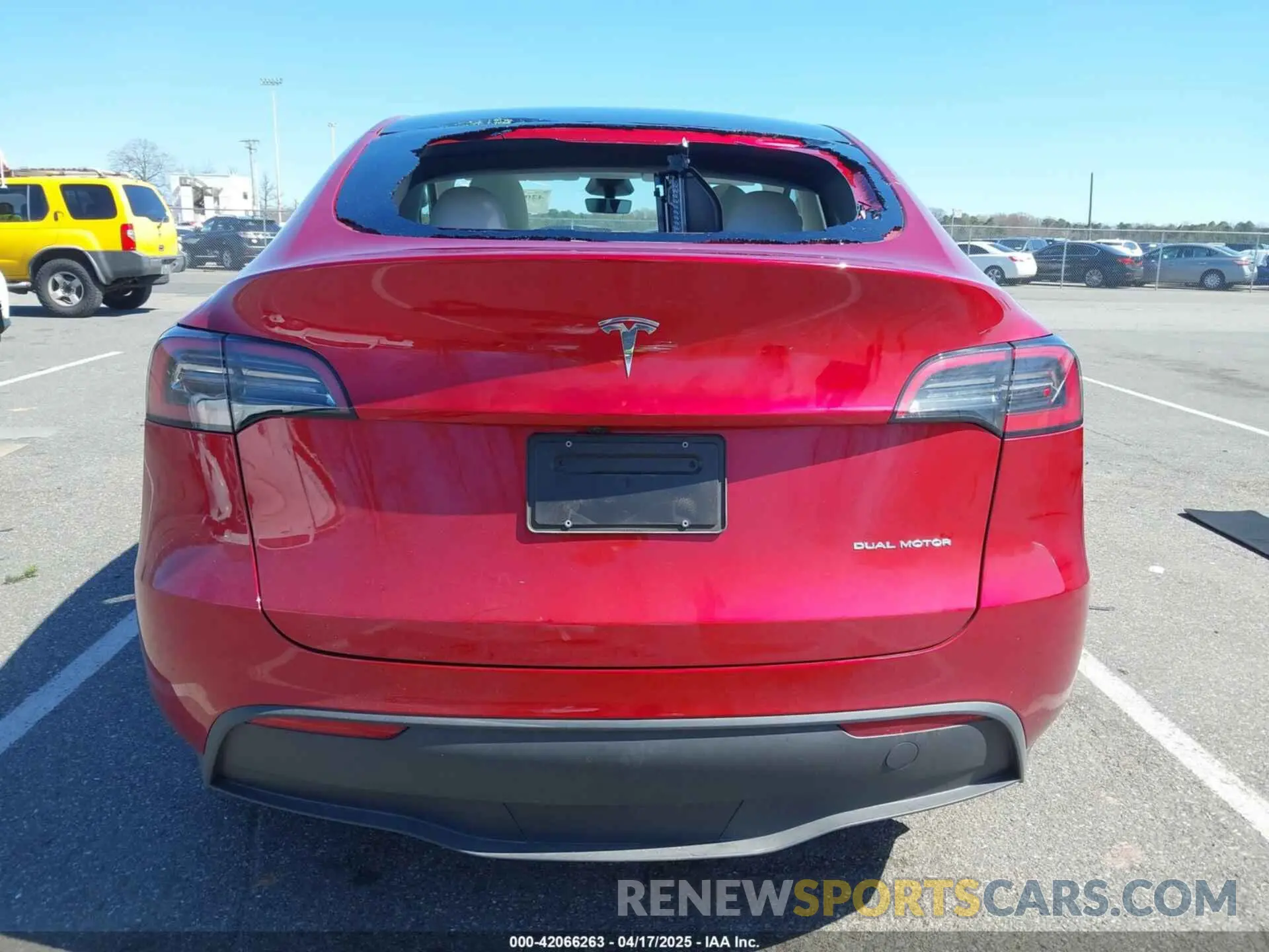 16 Photograph of a damaged car 7SAYGDEEXRA264495 TESLA MODEL Y 2024