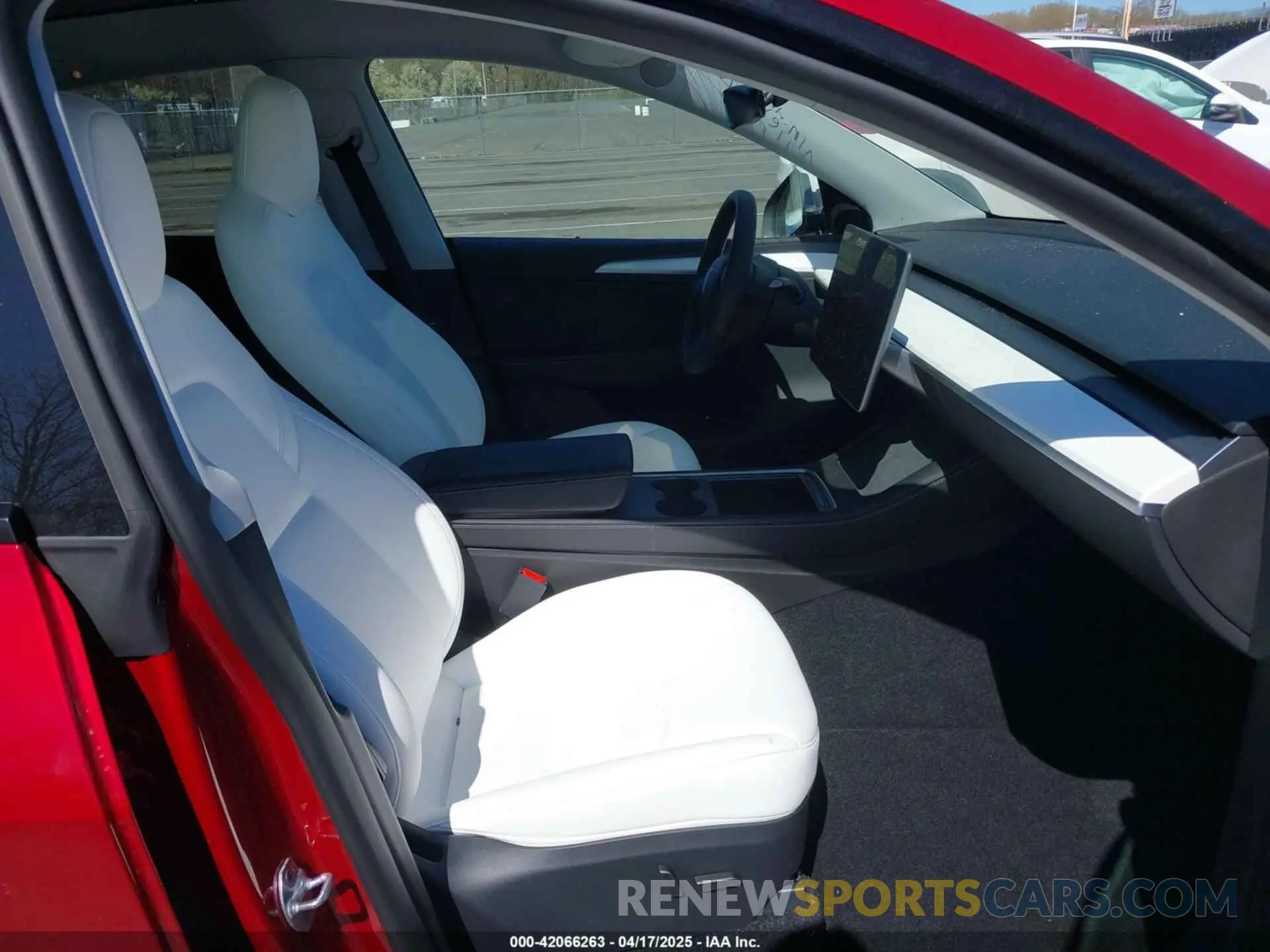 5 Photograph of a damaged car 7SAYGDEEXRA264495 TESLA MODEL Y 2024