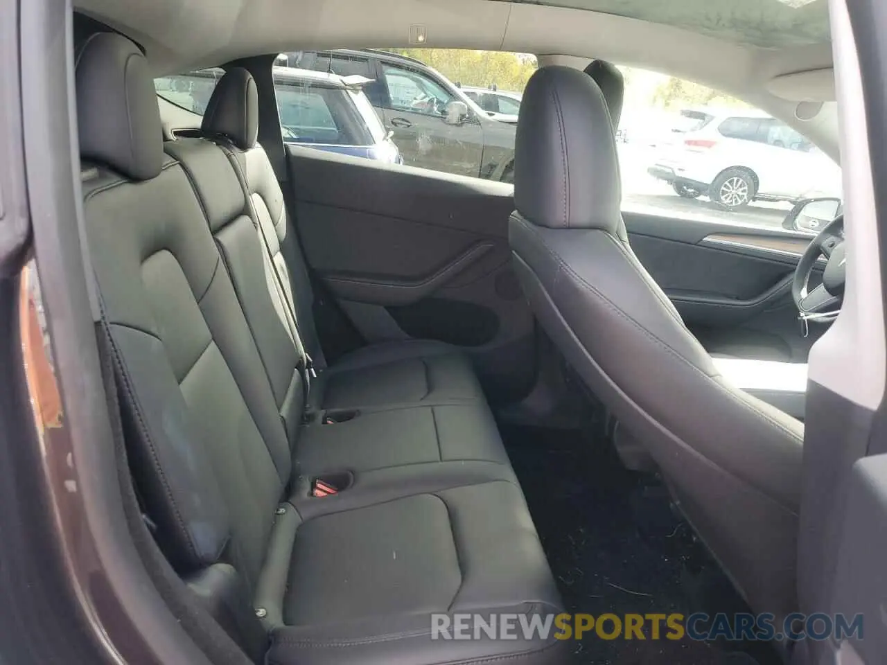 10 Photograph of a damaged car 7SAYGDEEXRA283788 TESLA MODEL Y 2024