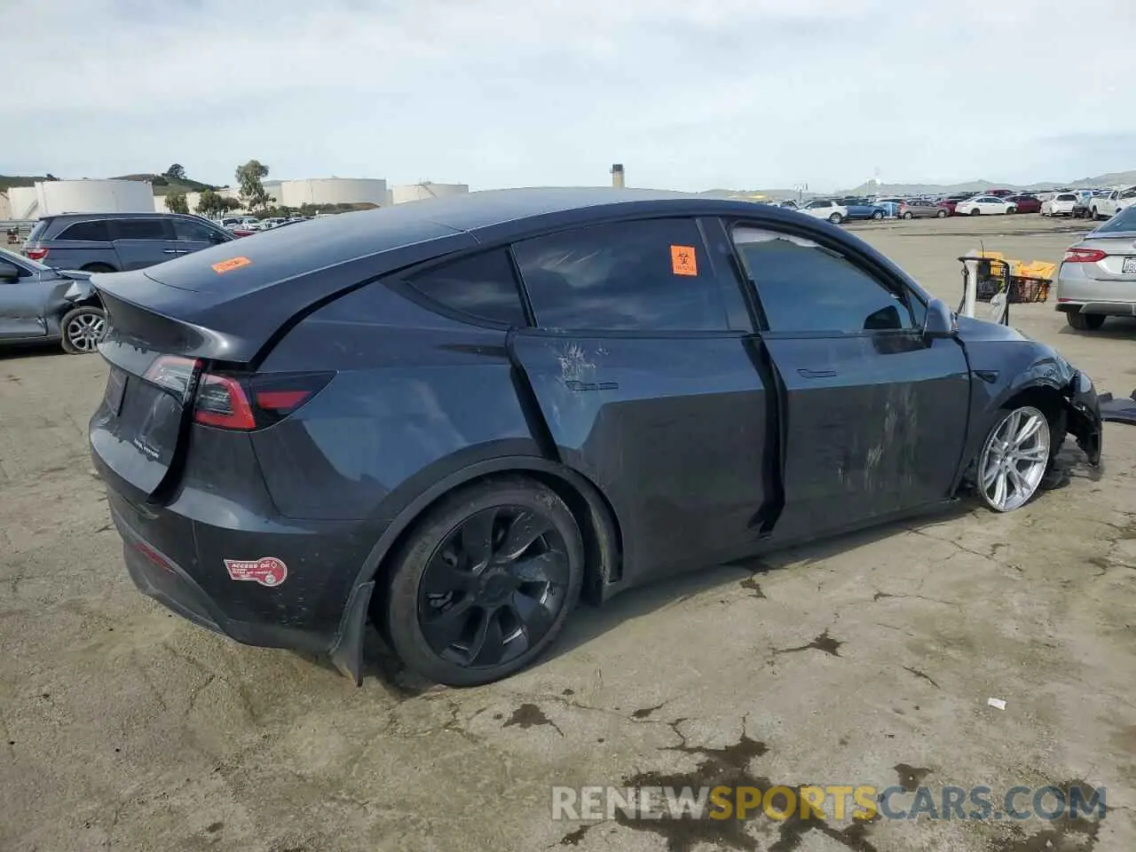 3 Photograph of a damaged car 7SAYGDEEXRF014130 TESLA MODEL Y 2024