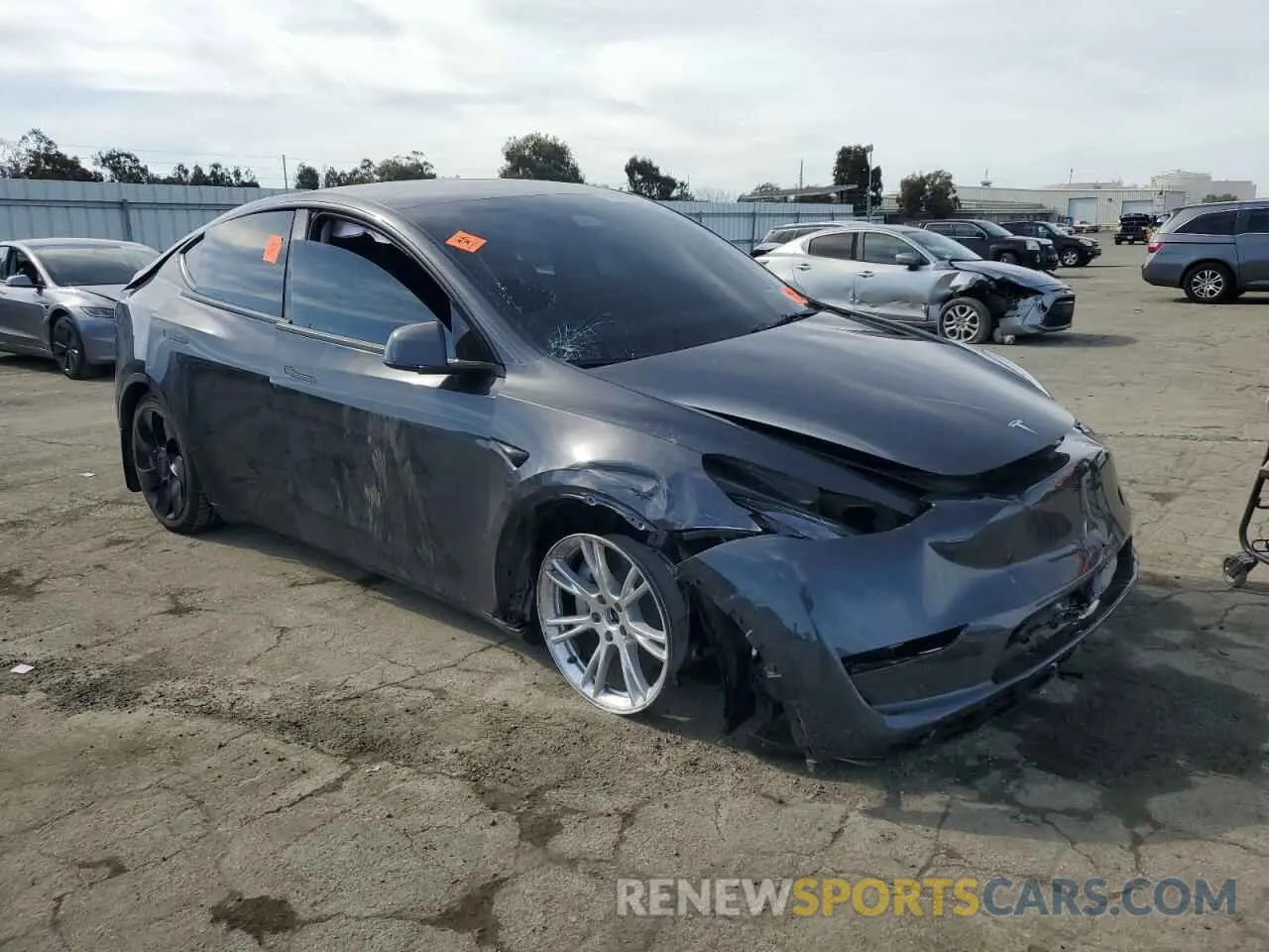 4 Photograph of a damaged car 7SAYGDEEXRF014130 TESLA MODEL Y 2024